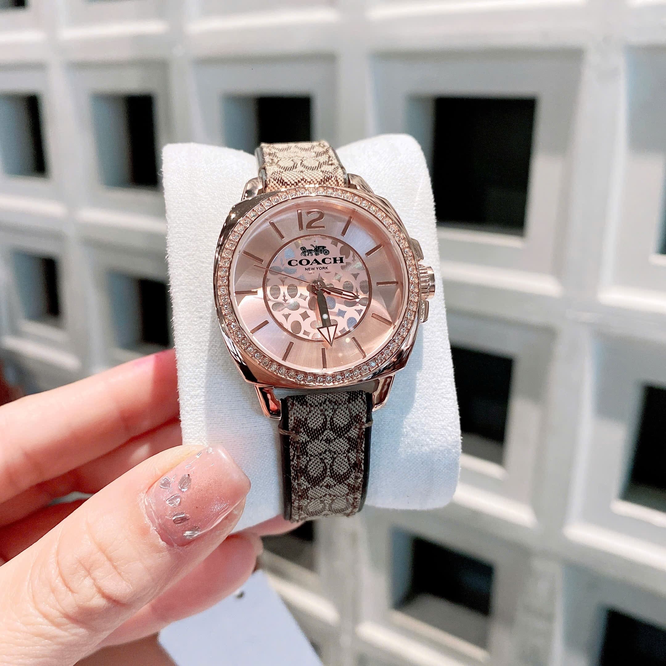Đồng Hồ Coach Boyfriend |Nữ Giới |Đính Đá |Rose Gold |Dây Canvas Nâu |Máy Pin (Quartz) |Size 34mm |donghogiatot.vn