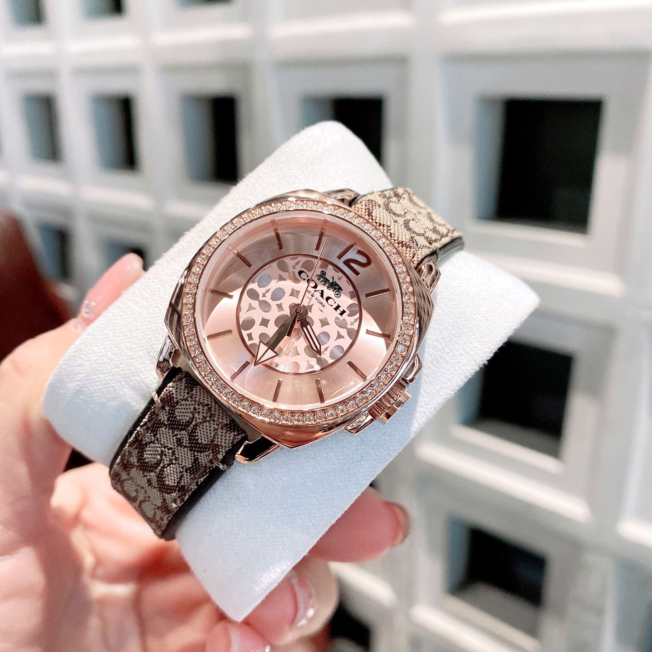 Đồng Hồ Coach Boyfriend |Nữ Giới |Đính Đá |Rose Gold |Dây Canvas Nâu |Máy Pin (Quartz) |Size 34mm |donghogiatot.vn
