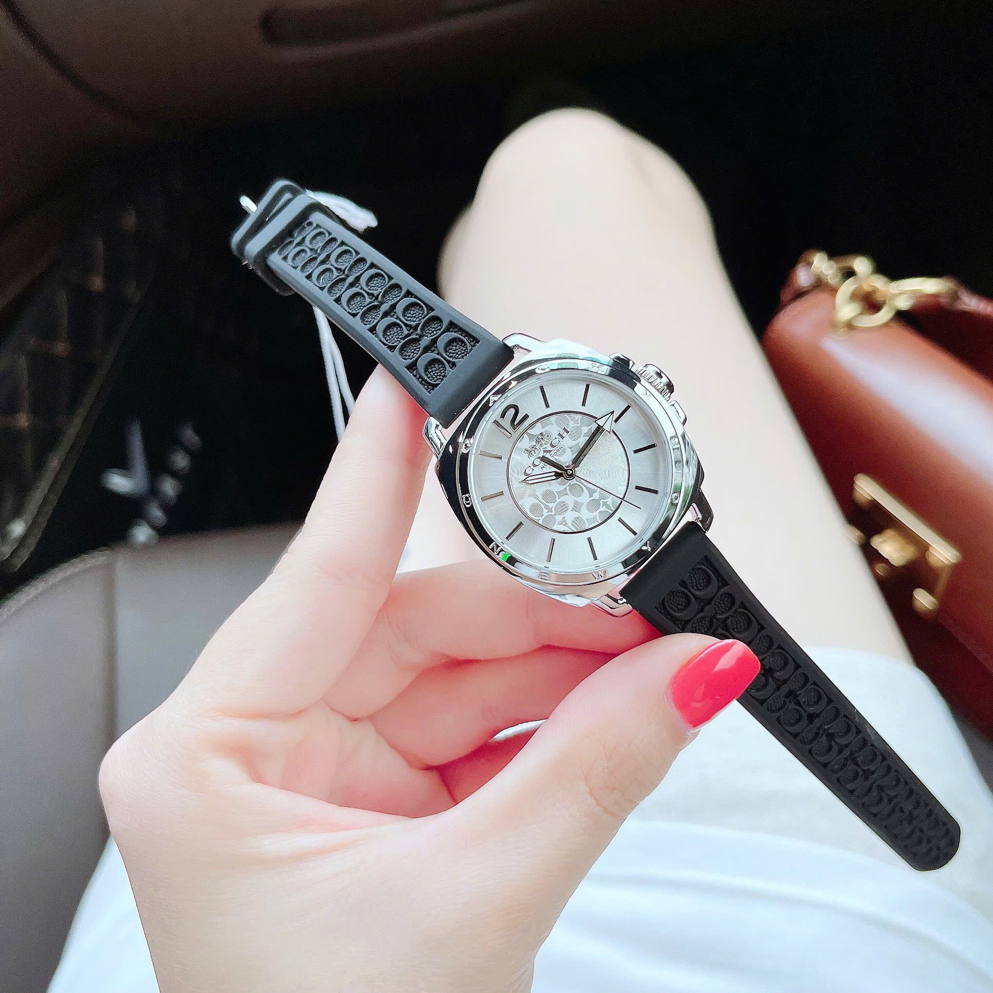 Đồng Hồ Coach Boyfriend |Nữ Giới |Trắng Silver |Dây Silicone Đen |Máy Pin (Quartz) |Size 34mm |donghogiatot.vn