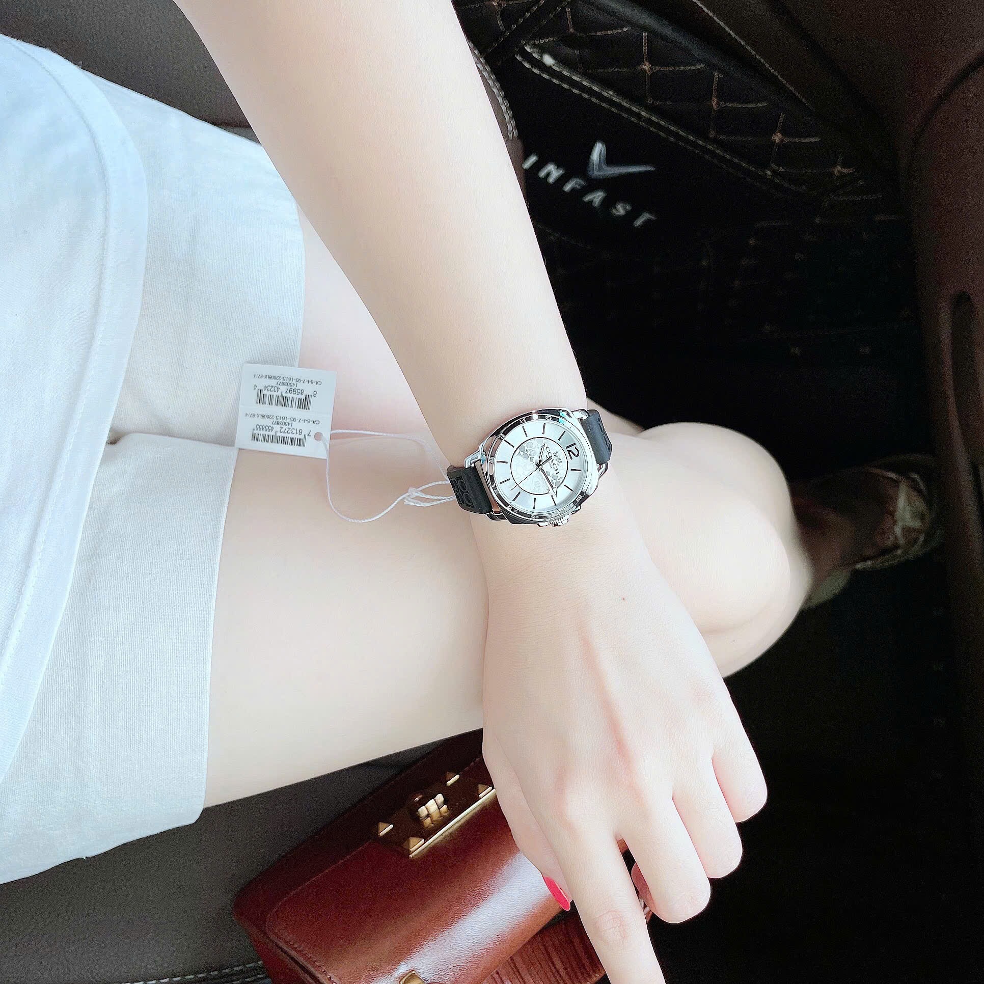 Đồng Hồ Coach Boyfriend |Nữ Giới |Trắng Silver |Dây Silicone Đen |Máy Pin (Quartz) |Size 34mm |donghogiatot.vn