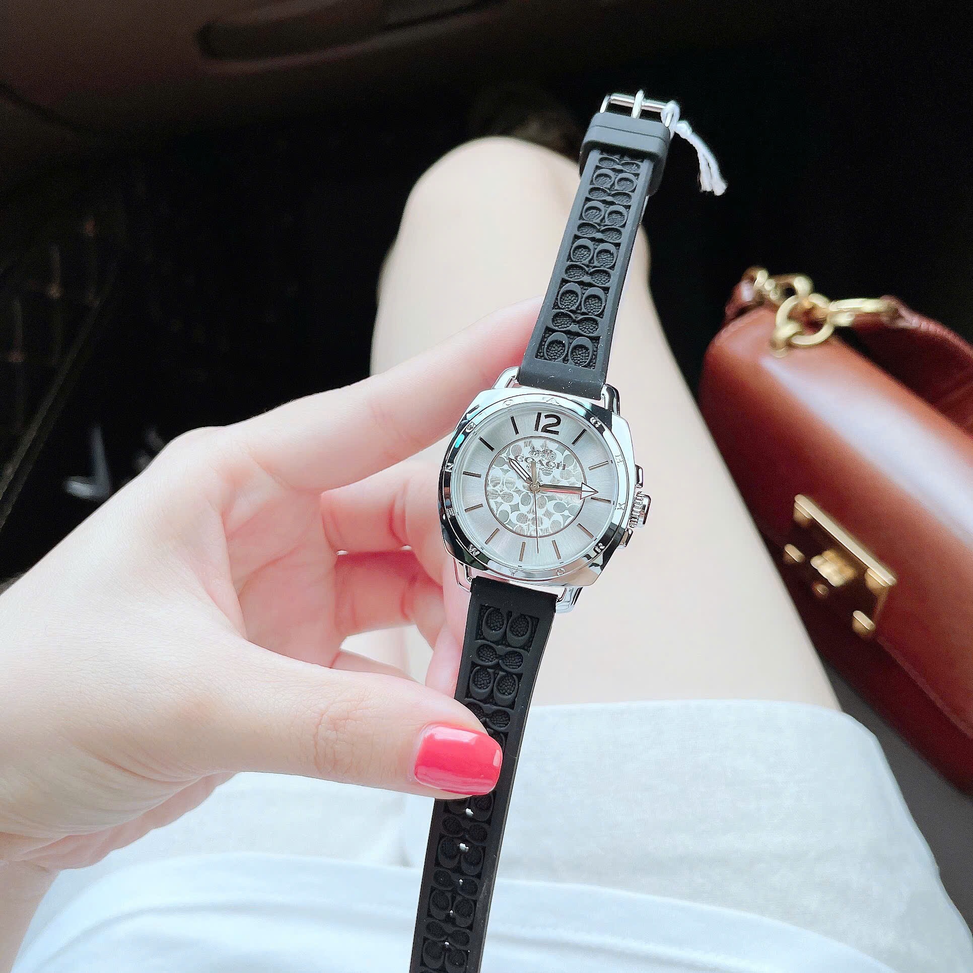 Đồng Hồ Coach Boyfriend |Nữ Giới |Trắng Silver |Dây Silicone Đen |Máy Pin (Quartz) |Size 34mm |donghogiatot.vn