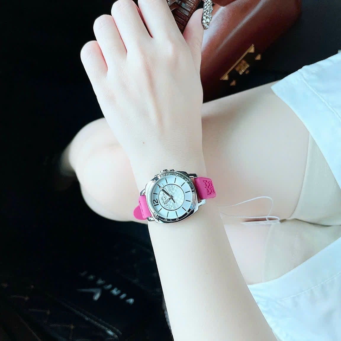 Đồng Hồ Coach Boyfriend |Nữ Giới |Trắng Silver |Dây Silicone Hồng |Máy Pin (Quartz) |Size 34mm |donghogiatot.vn