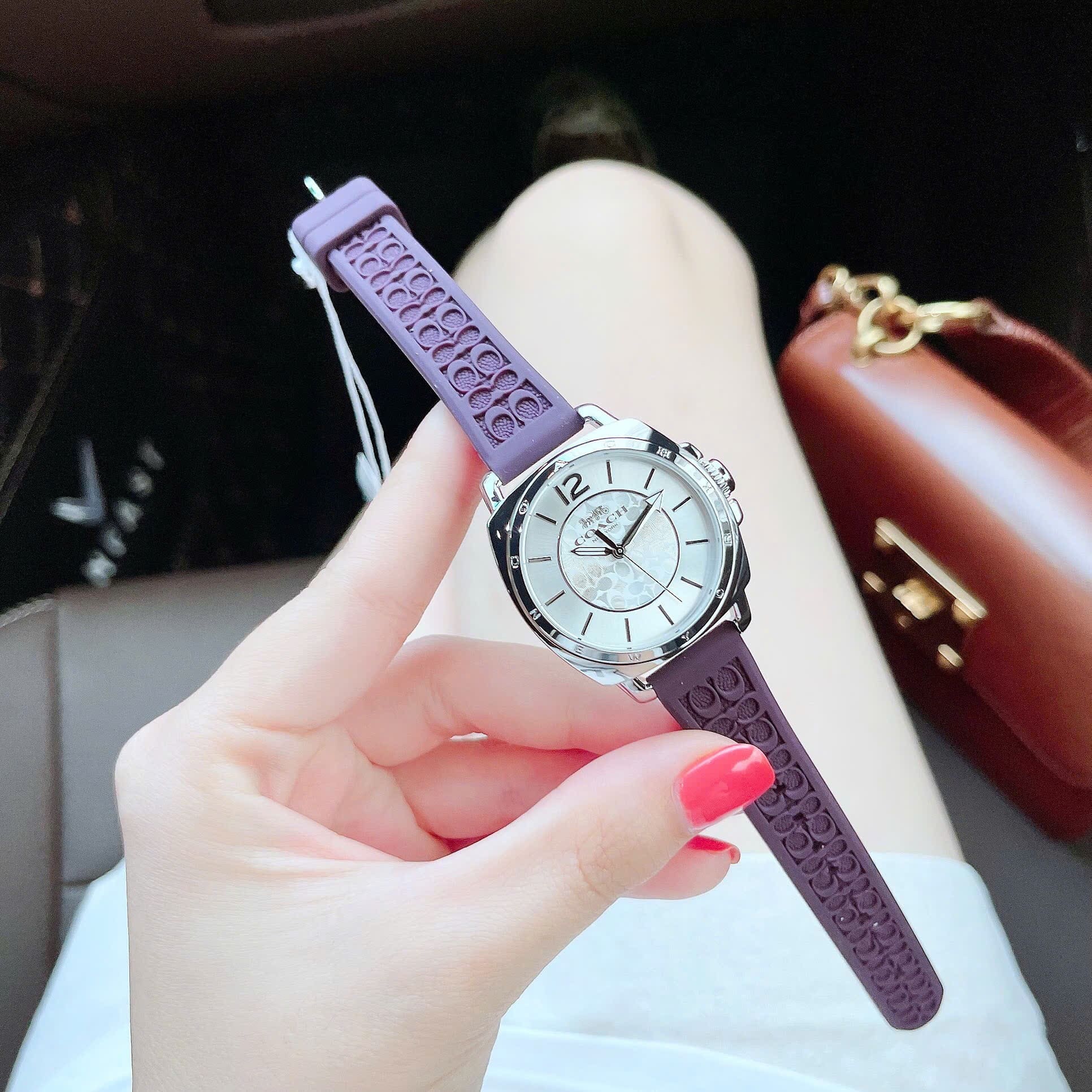 Đồng Hồ Coach Boyfriend |Nữ Giới |Mặt Trắng Silver |Dây Silicone Tím |Máy Pin (Quartz) |Size 34mm |donghogiatot.vn