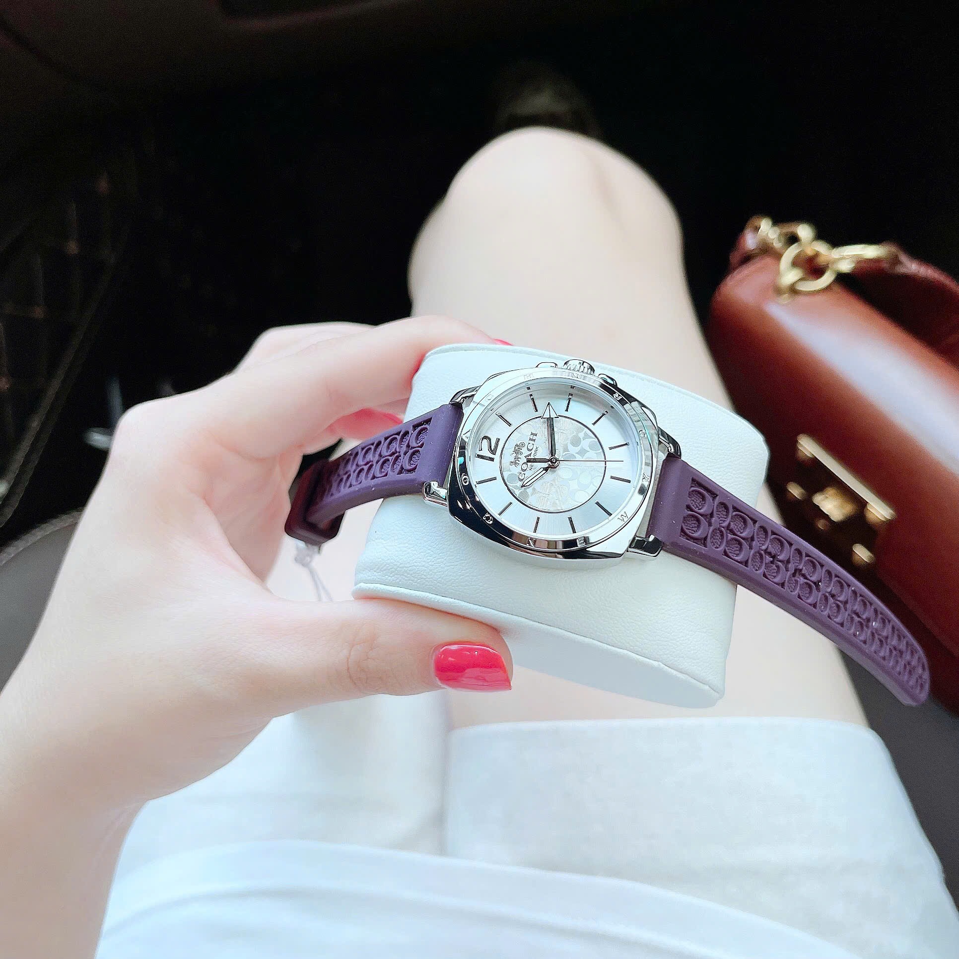 Đồng Hồ Coach Boyfriend |Nữ Giới |Mặt Trắng Silver |Dây Silicone Tím |Máy Pin (Quartz) |Size 34mm |donghogiatot.vn