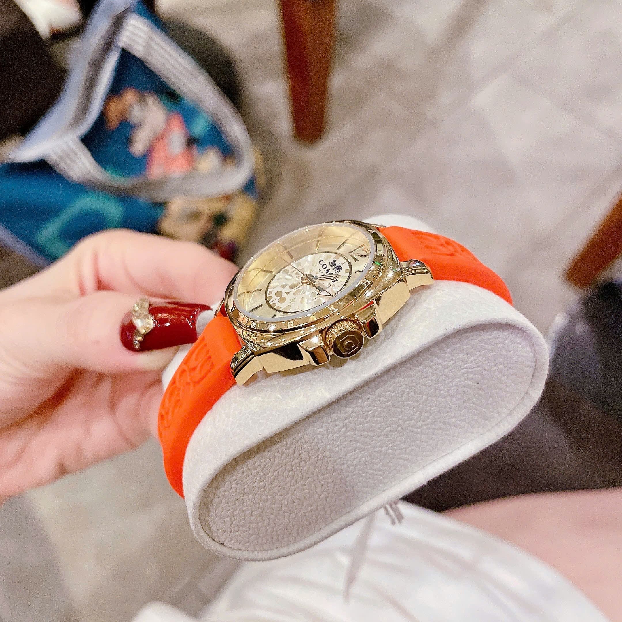 Đồng Hồ Coach Boyfriend |Nữ Giới |Mặt Vàng Gold |Dây Cao Su Cam |Máy Pin (Quartz) |Size 34mm |donghogiatot.vn