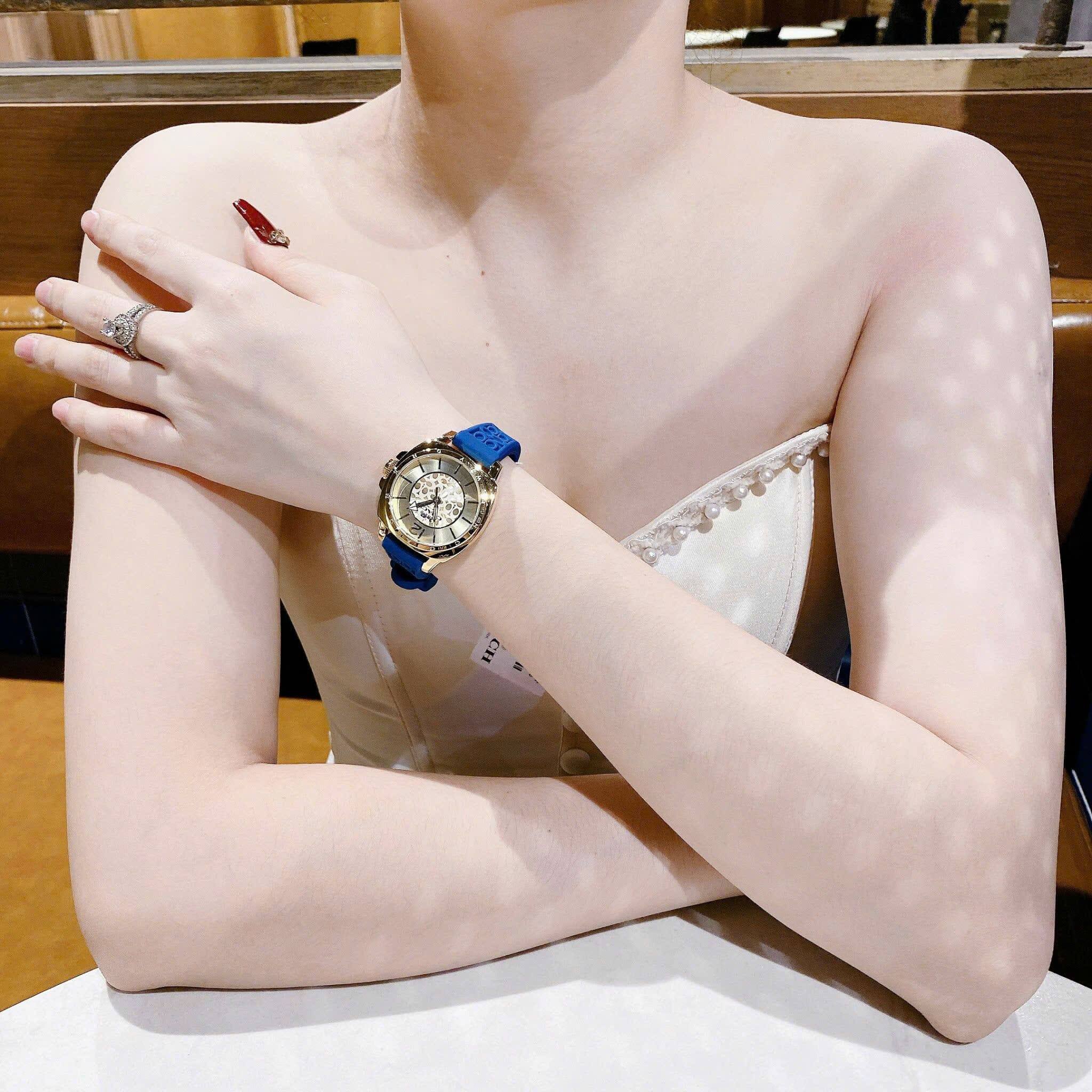 Đồng Hồ Coach Boyfriend |Nữ Giới |Vàng Gold |Dây Cao Su Xanh Dương |Máy Pin (Quartz) |Size 34mm |donghogiatot.vn