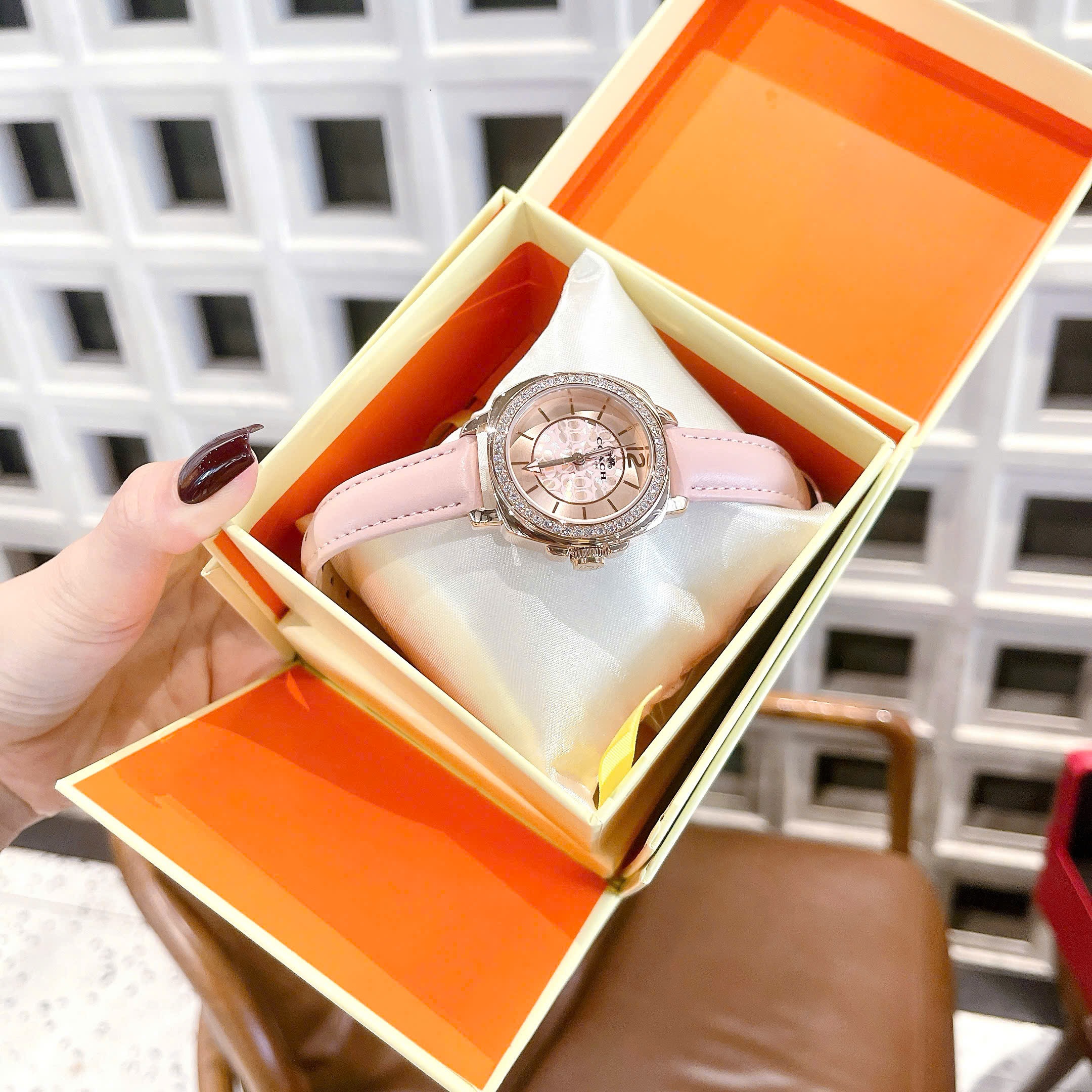 Đồng Hồ Coach Boyfriend |Nữ Giới |Rose Gold |Đính Đá |Dây Da Hồng |Máy Pin (Quartz) |Size 34mm |donghogiatot.vn