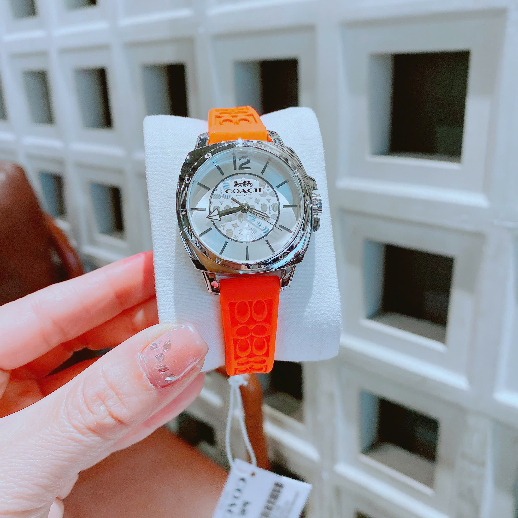 Đồng Hồ Coach Boyfriend |Nữ Giới |Trắng Silver |Dây Silicone Màu Cam |Máy Pin (Quartz) |Size 34mm |donghogiatot.vn