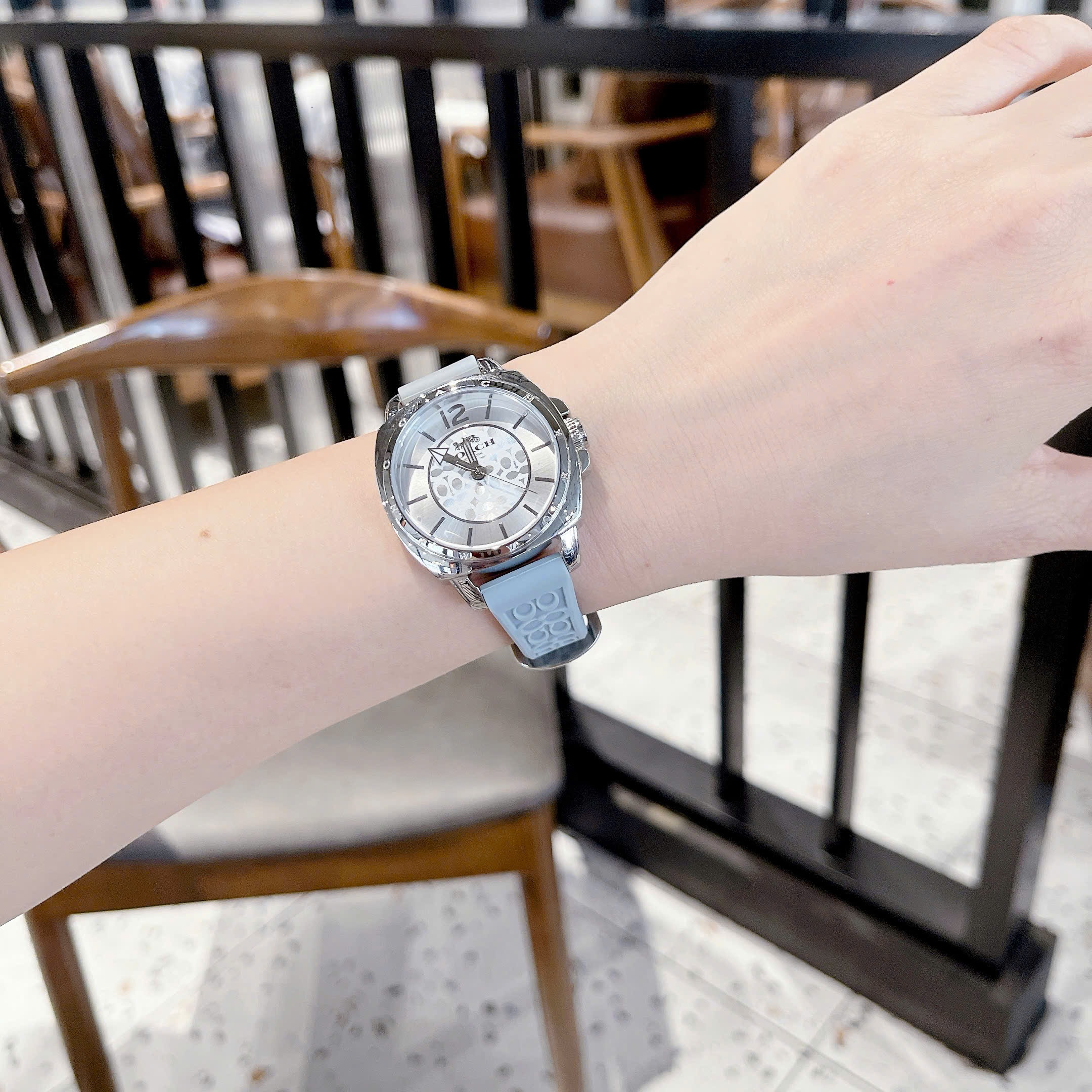 Đồng Hồ Coach Boyfriend |Nữ Giới |Trắng Silver |Dây Silicone Xanh Da Trời |Máy Pin (Quartz) |Size 34mm |donghogiatot.vn