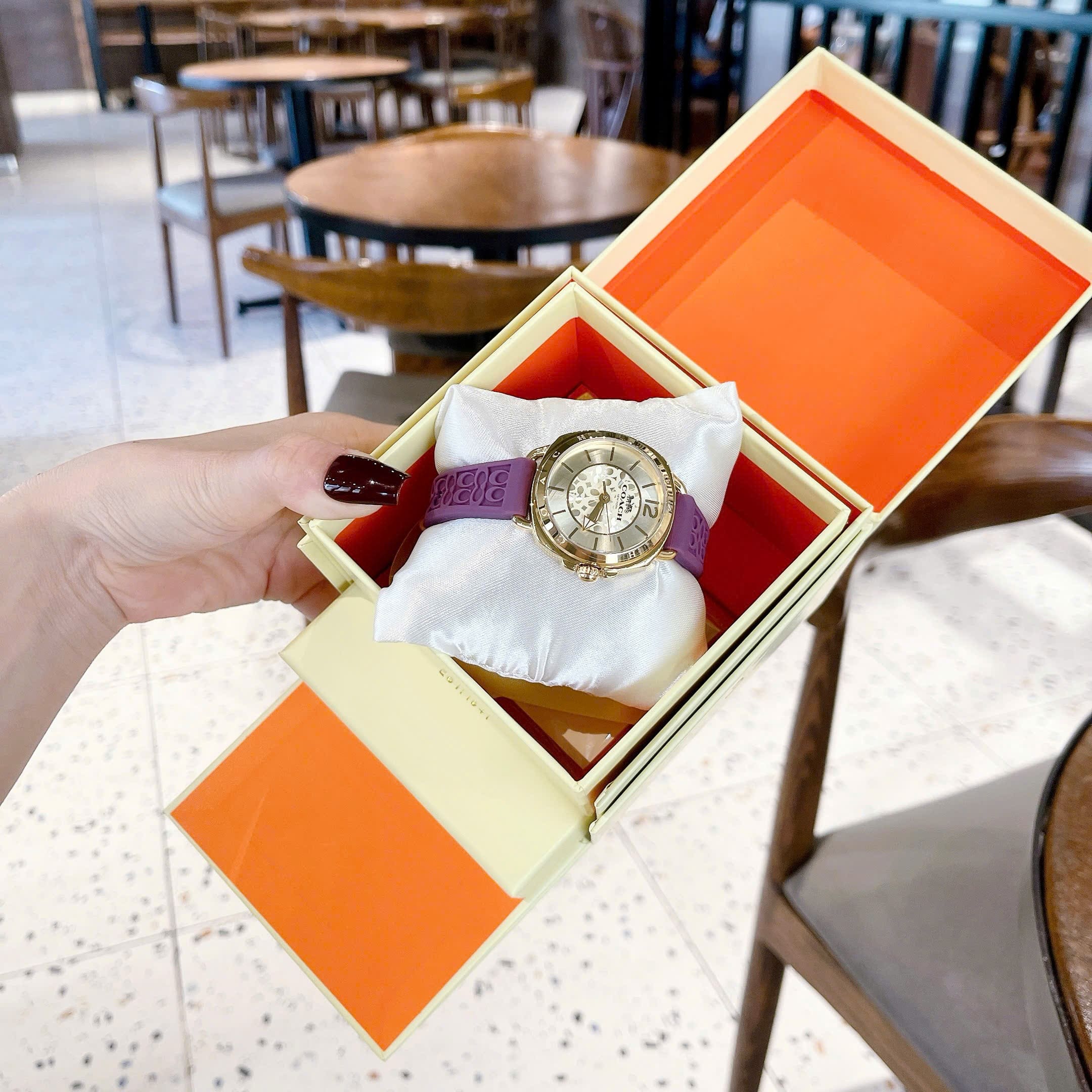 Đồng Hồ Coach Boyfriend |Nữ Giới |Vàng Gold |Dây Cao Su Màu Tím |Máy Pin (Quartz) |Size 34mm |donghogiatot.vn