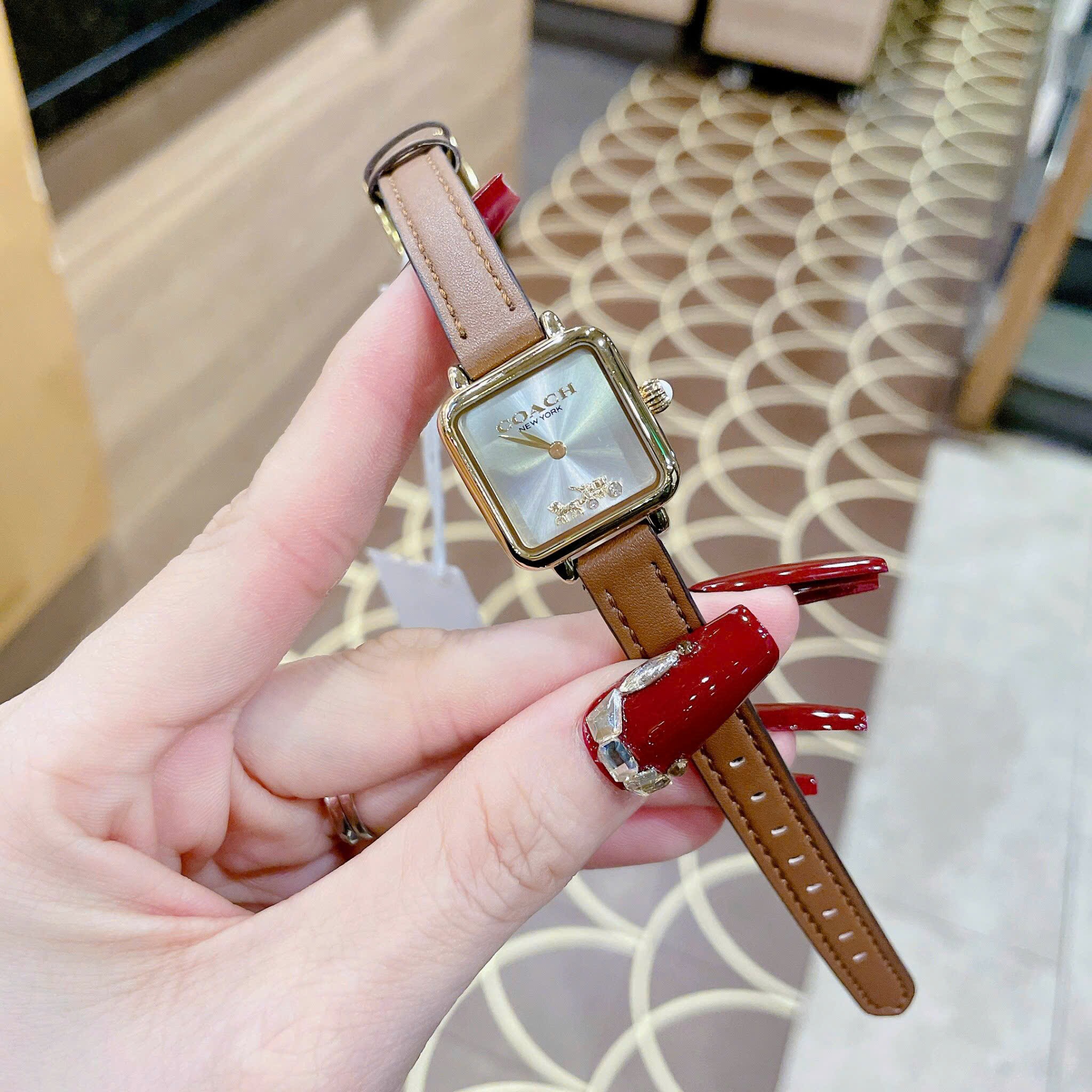 Đồng Hồ Coach Cass Xe Ngựa |Nữ Giới |Mặt Vuông |Dây Da Nâu |Máy Pin (Quartz) |Size 22mm |donghogiatot.vn