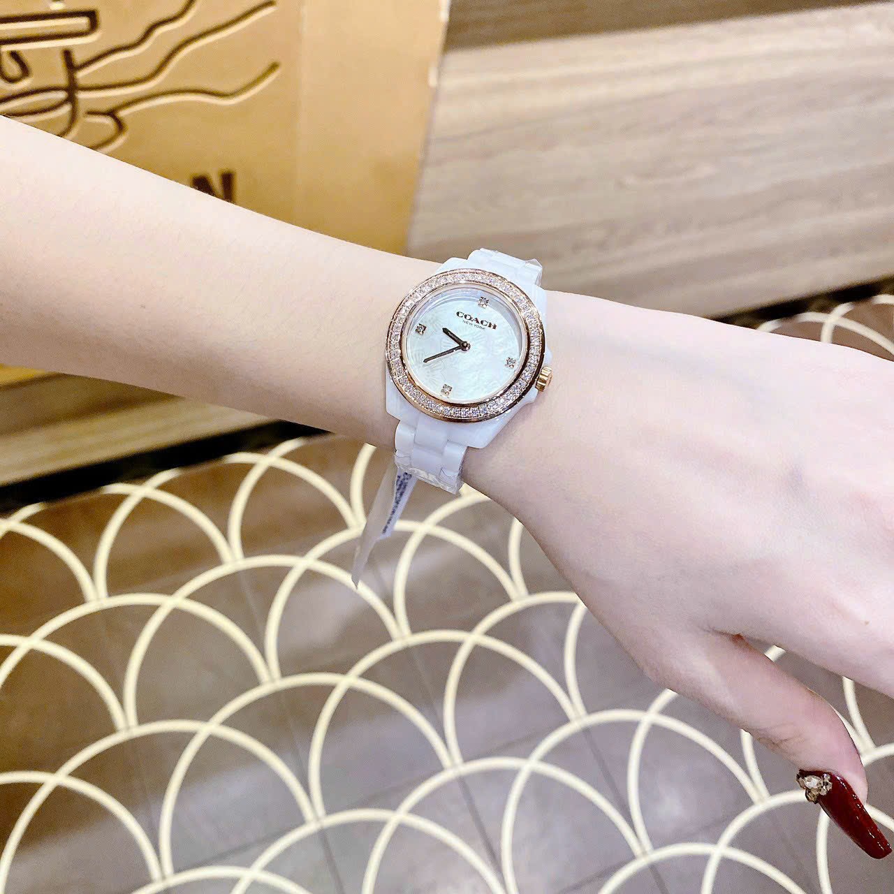 Đồng Hồ Coach Rose Gold |Nữ Giới |Mặt Xà Cừ Hoa |Dây Đá Ceramic Trắng |Máy Pin (Quartz) |Size 32mm |donghogiatot.vn