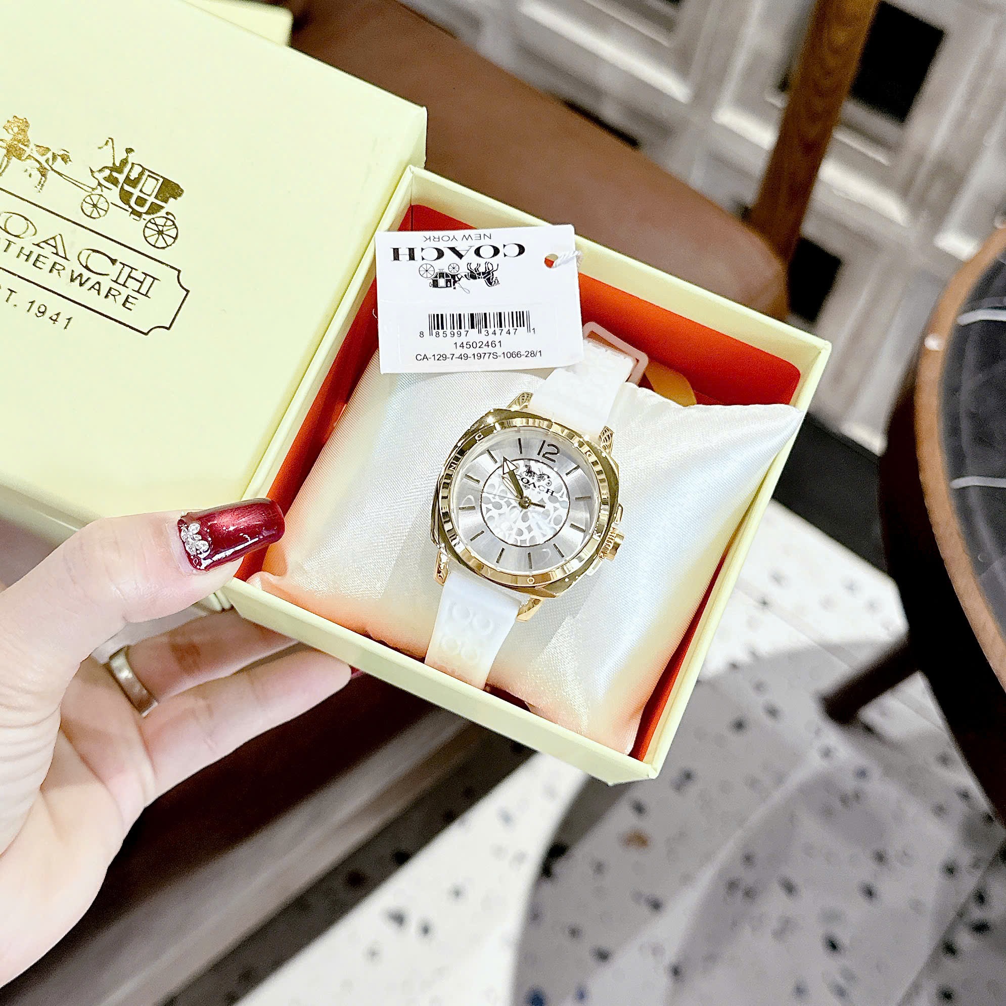 Đồng Hồ Coach Signature Boyfriend |Nữ Giới |Vàng Gold |Dây Sillicone Trắng |Máy Pin (Quartz) |Size 34mm |donghogiatot.vn