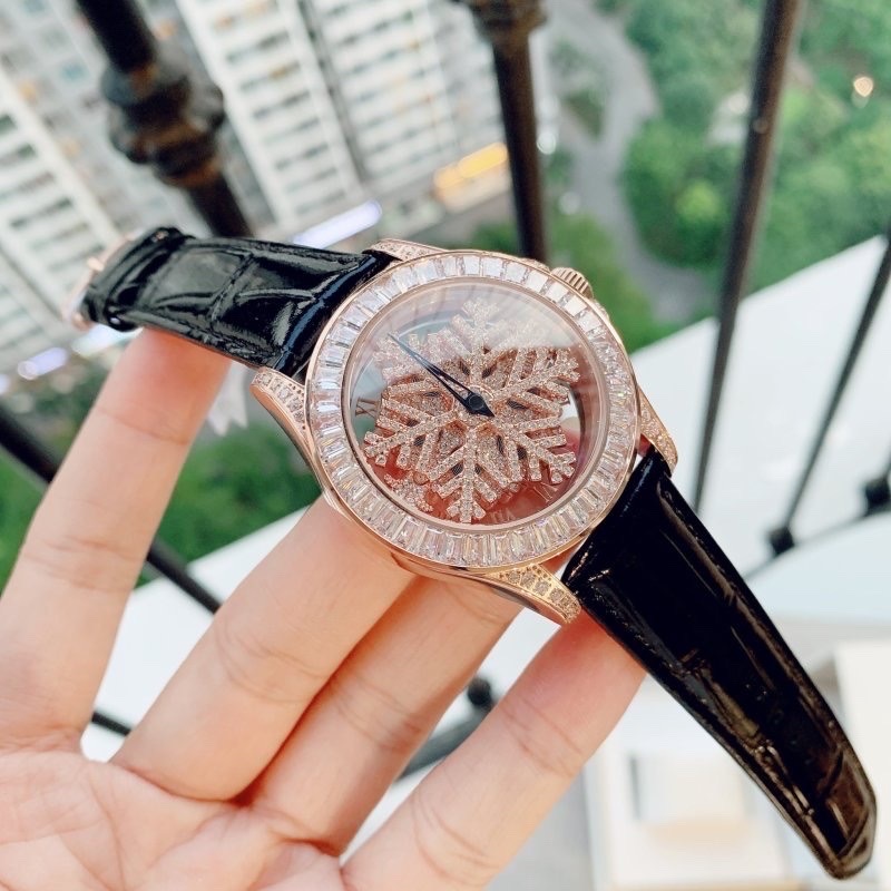Đồng Hồ Davena Hoa Tuyết Xoay |Nữ Giới |Đính Đá Rose Gold |Dây Da Đen |Máy Pin (Máy Quartz) |Size 39mm |donghogiatot.vn