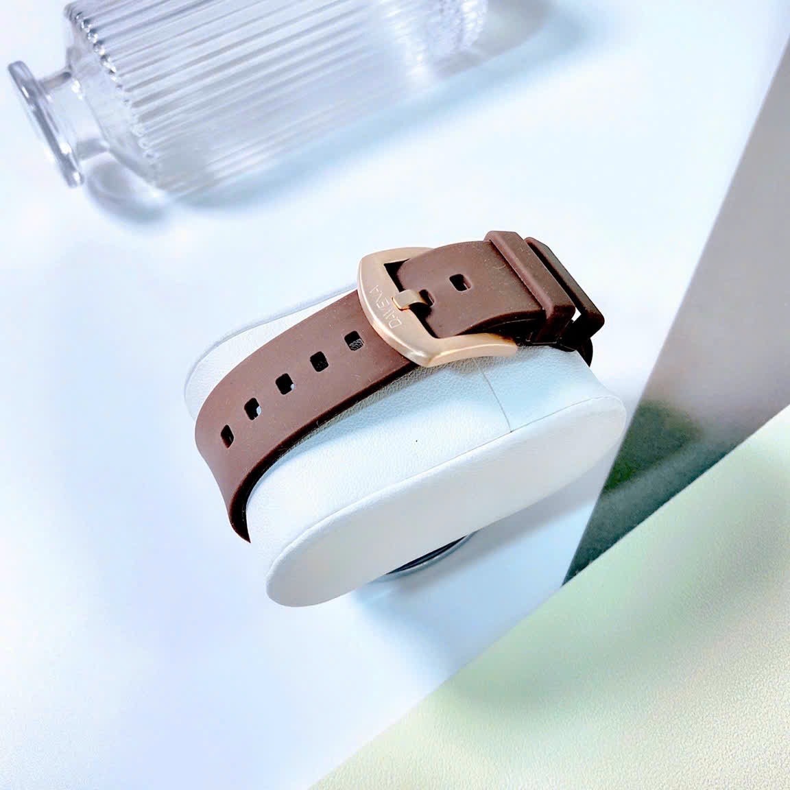 Đồng Hồ Davena Mặt Chữ Nhật |Nữ Giới |Rose Gold |Dây Silicone Nâu |Máy Pin (Quartz) |Size 30x38mm |donghogiatot.vn