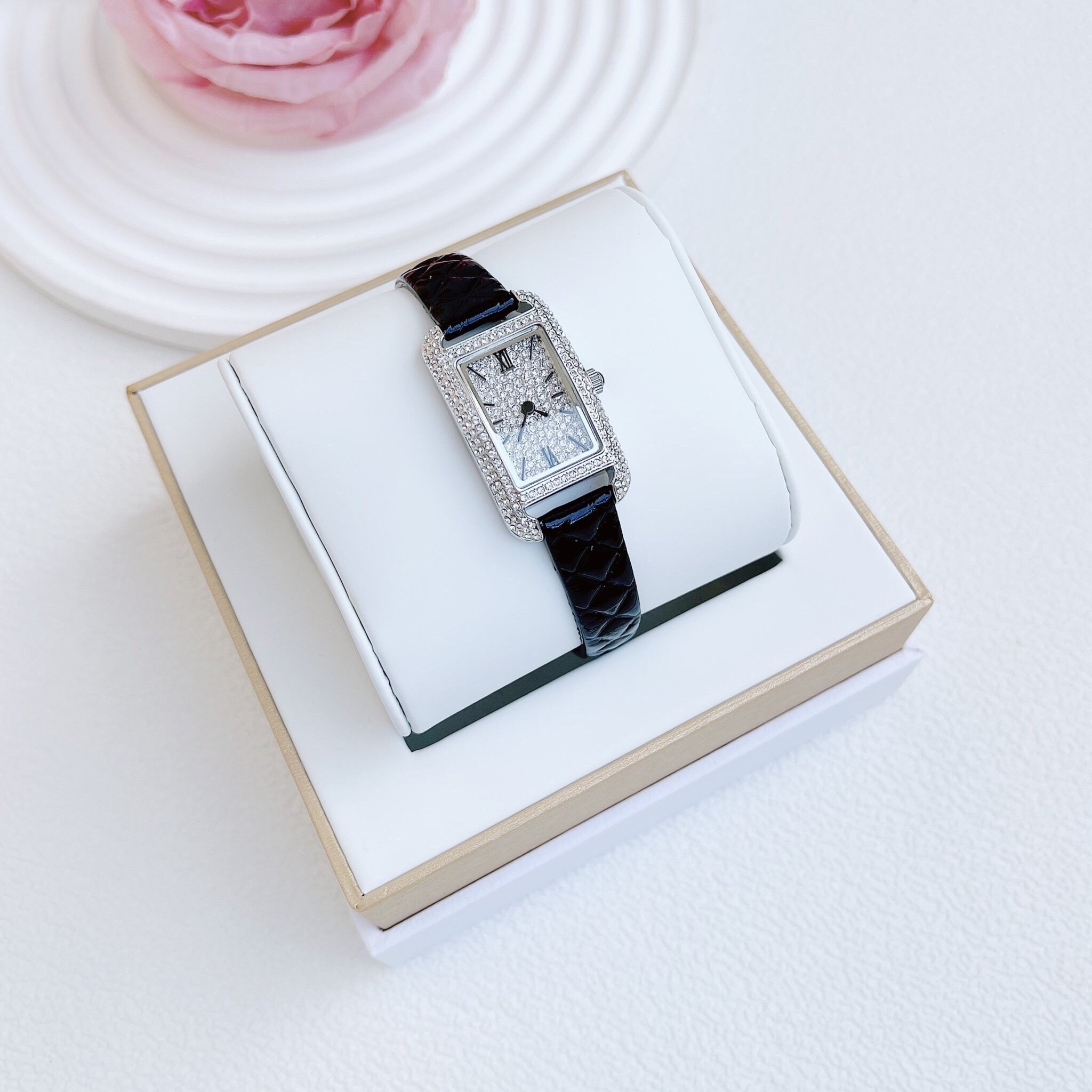 Đồng Hồ Davena Mặt Chữ Nhật |Nữ Giới |Đính Đá |Silver |Dây Da Đen |Máy Pin (Quartz) |Size 21x27mm |donghogiatot.vn