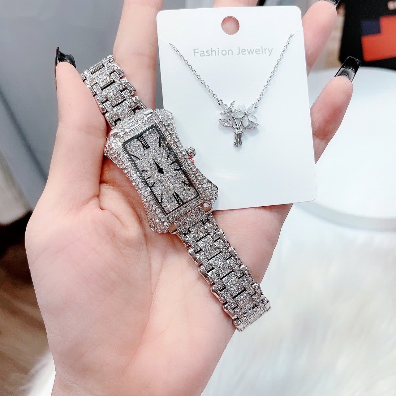 Đồng Hồ Davena Mặt Chữ Nhật |Nữ Giới |Silver |Full Đá |Dây Kim Loại |Máy Pin (Quartz) |Size 31x42mm |donghogiatot.vn