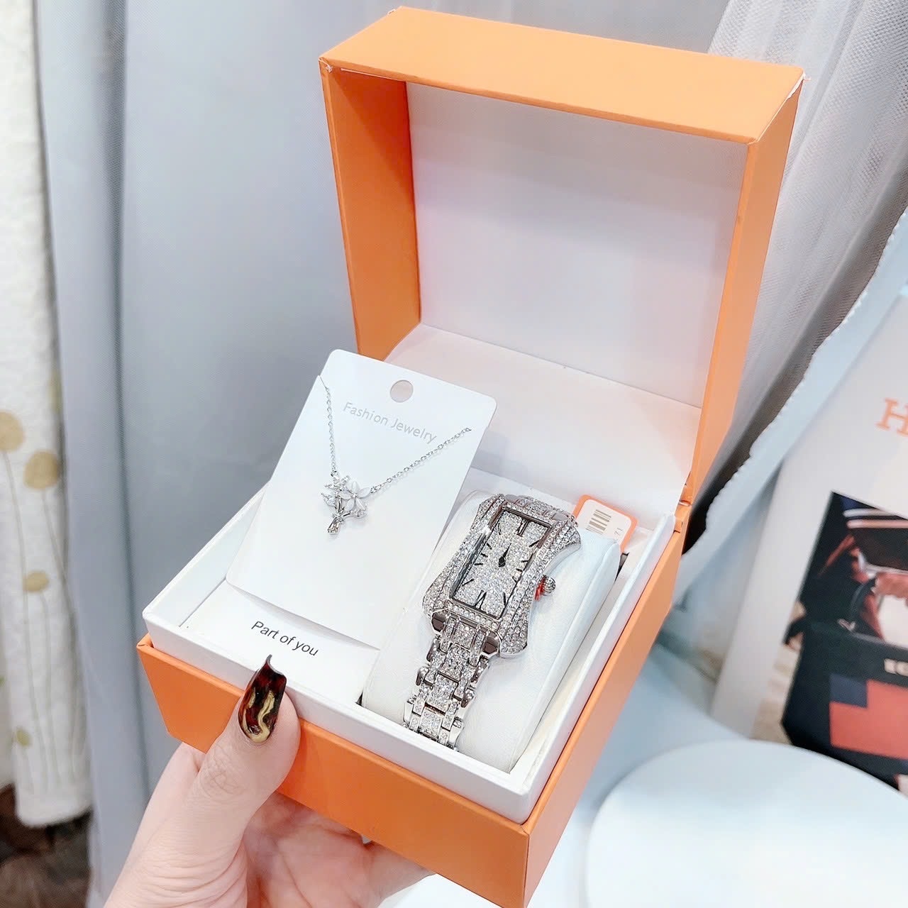 Đồng Hồ Davena Mặt Chữ Nhật |Nữ Giới |Silver |Full Đá |Dây Kim Loại |Máy Pin (Quartz) |Size 31x42mm |donghogiatot.vn