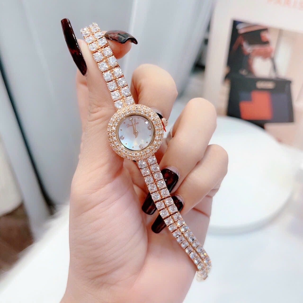 Đồng Hồ Davena Mặt Tròn |Nữ Giới |Rose Gold |Dây Kim Loại Full Đá |Máy Pin (Quartz) |Size 26mm |donghogiatot.vn