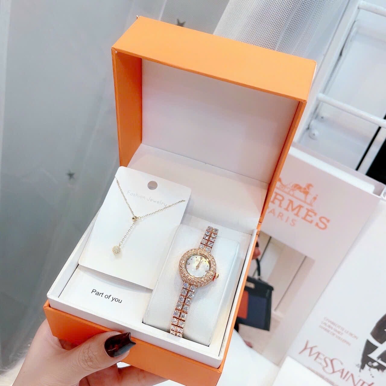 Đồng Hồ Davena Mặt Tròn |Nữ Giới |Rose Gold |Dây Kim Loại Full Đá |Máy Pin (Quartz) |Size 26mm |donghogiatot.vn