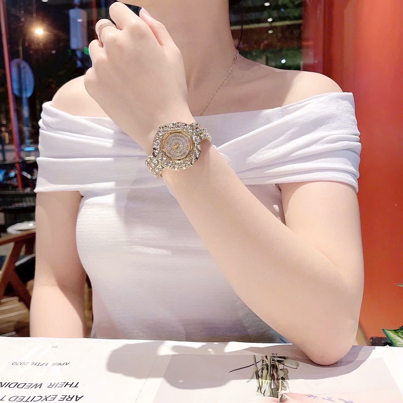 Đồng Hồ Davena Mặt Tròn Xoay |Nữ Giới |Vàng Gold |Dây Kim Loại Đính Đá |Máy Pin (Quartz) |Size 38mm |donghogiatot.vn