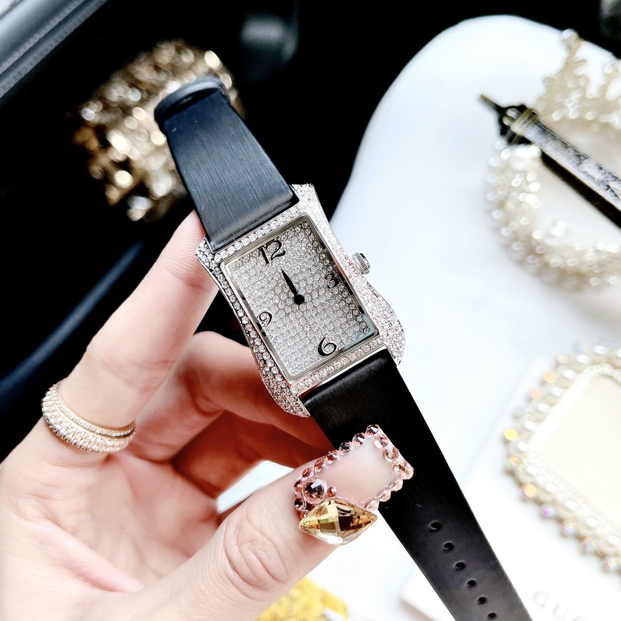 Đồng Hồ Davena Tựa Hermes |Nữ Giới |Full Đá Trắng Silver |Dây Da Đen |Máy Pin (Máy Quartz) |Size 28x40mm |donghogiatot.vn