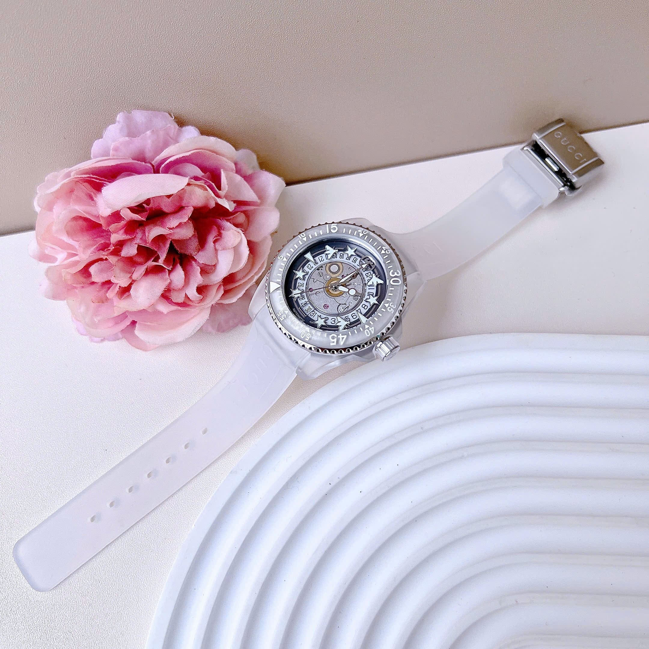 Đồng Hồ Gucci Dive-Rubber |Unisex |Lộ Máy |Dây Silicone Màu Trắng |Máy Cơ (Automatic) |Size 40mm |donghogiatot.vn