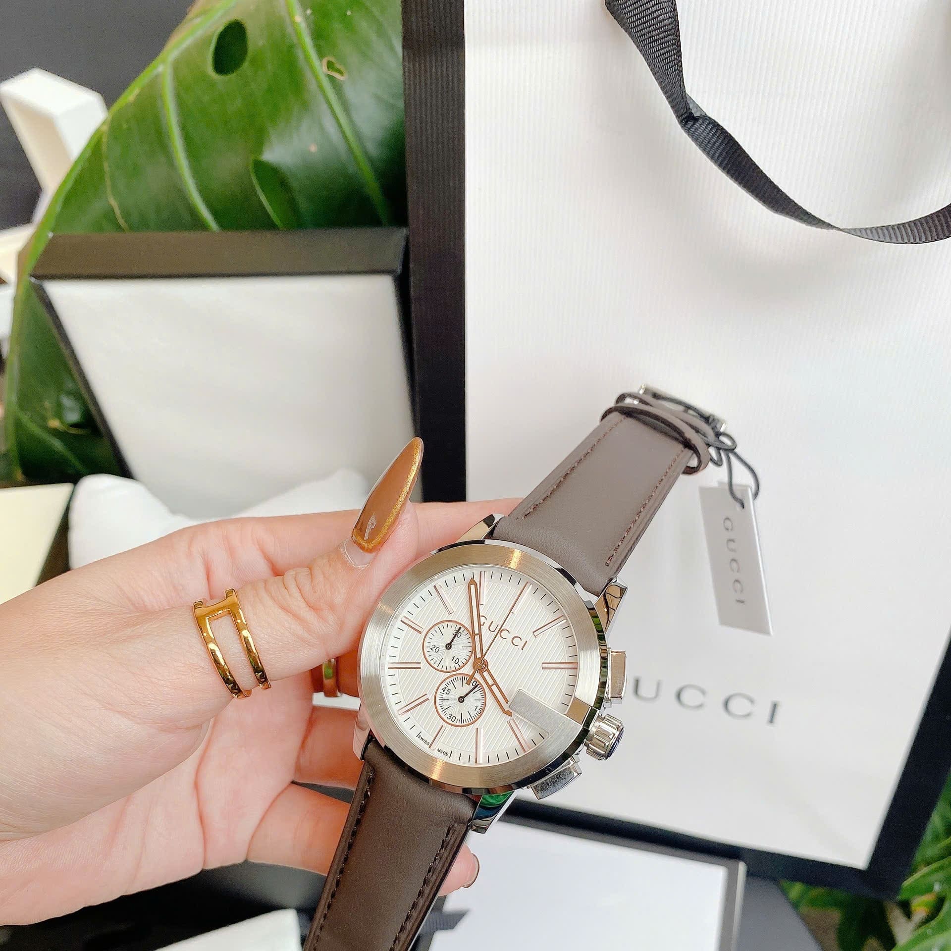 Đồng Hồ Gucci G-Timeless G-Chrono |Nam |Mặt Trắng |Silver |Dây Da Nâu |Máy Pin (Quartz) |Size 42mm |donghogiatot.vn