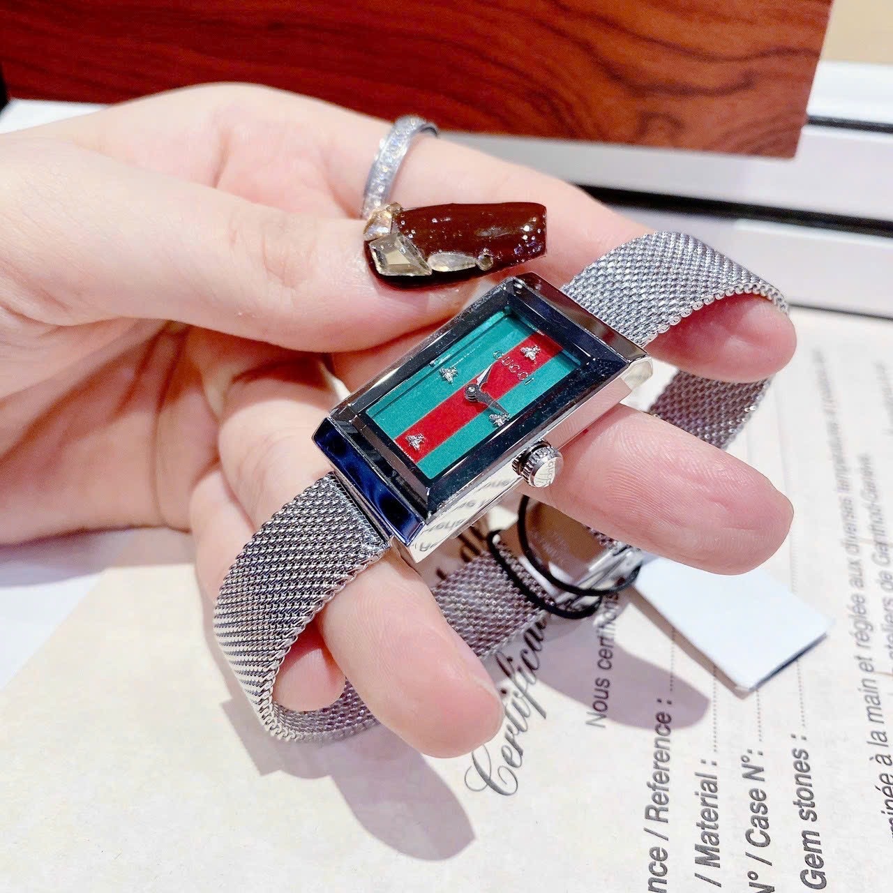 Đồng Hồ Gucci G-Frame |Nữ |Mặt Chữ Nhật Nhiều Màu |Dây Lưới Silver |Máy Pin (Quartz) |Size 21x34mm |donghogiatot.vn