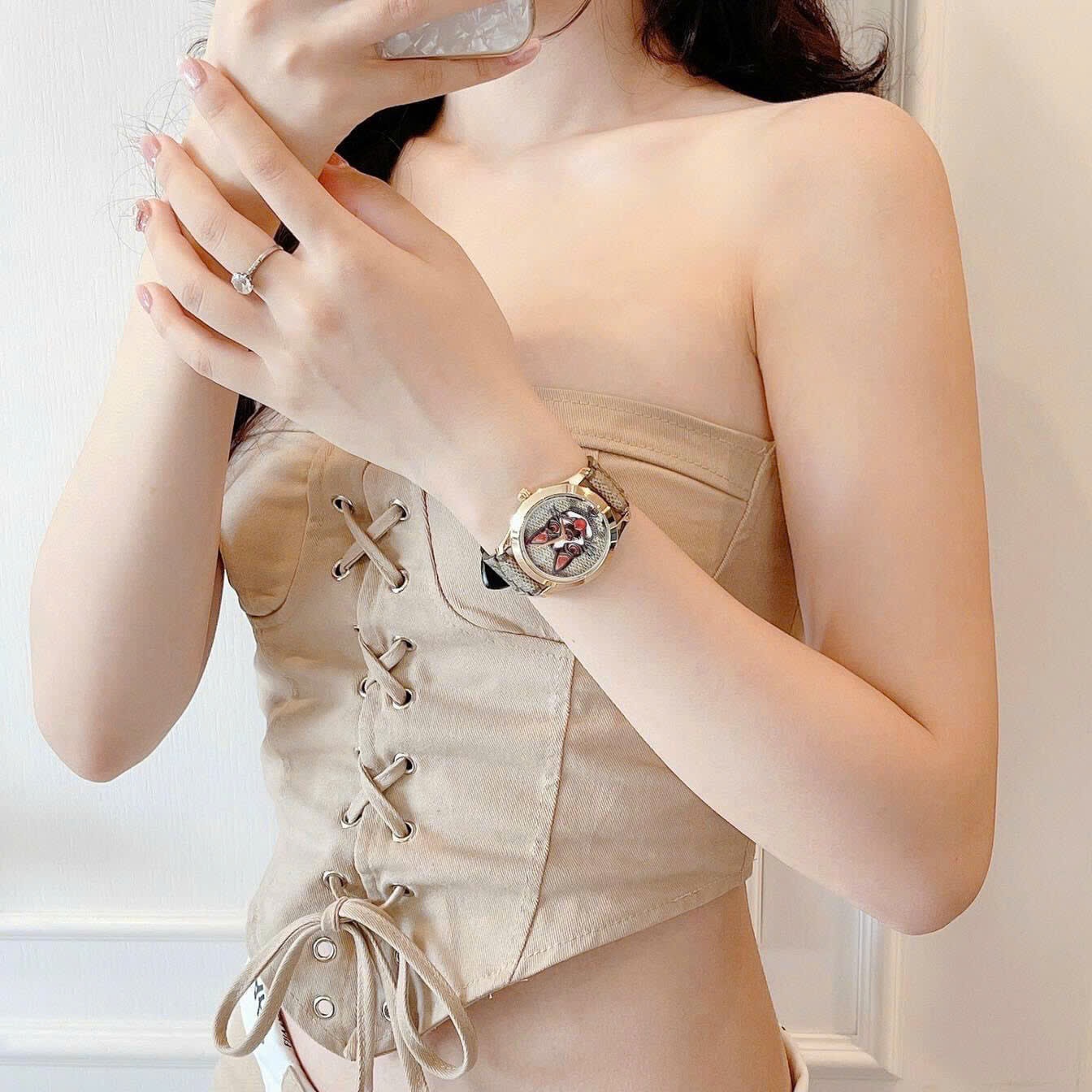 Đồng Hồ Gucci G-Timeless Dog Bull |Nữ |Mặt Họa Tiết Chú Chó |Dây Da Bọc Vải |Máy Pin (Quartz) |Size 38mm |donghogiatot.vn