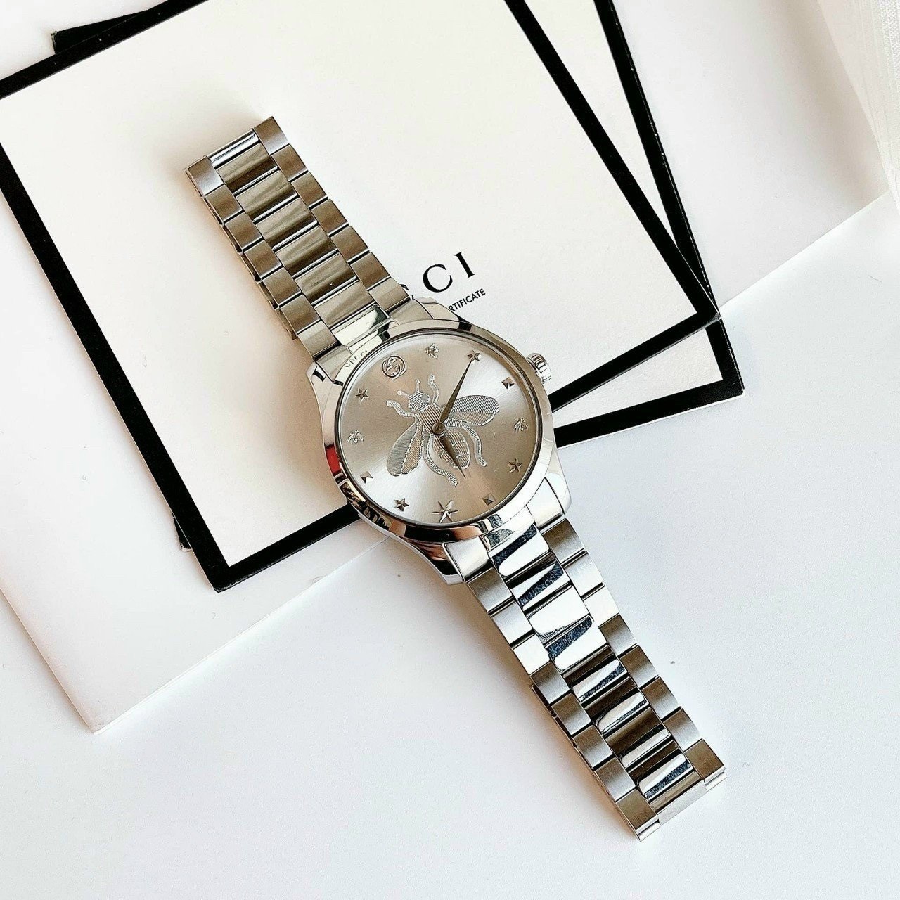 Đồng Hồ Gucci G-Timeless Iconic |Nam |Mặt Con Ong Trắng |Dây Kim Loại Silver |Máy Pin (Quartz) |Size 38mm |donghogiatot.vn