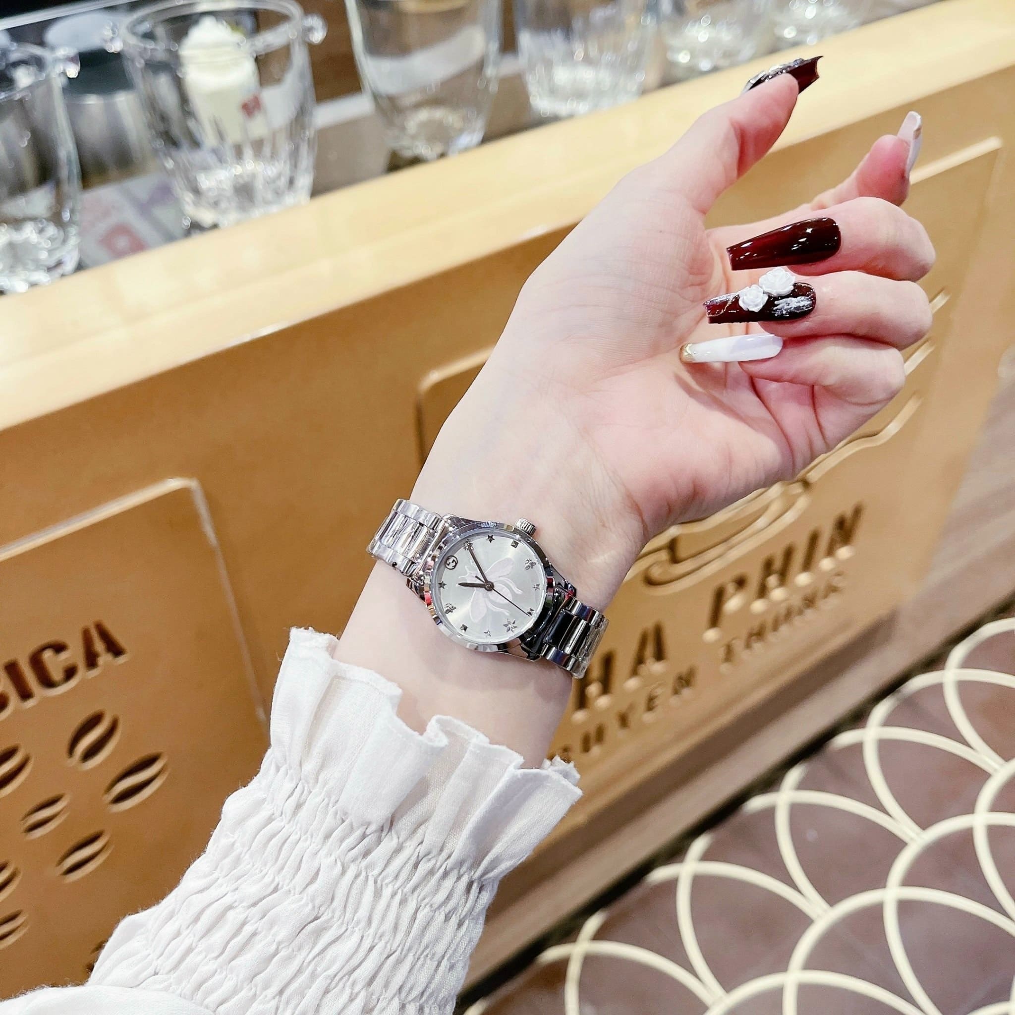Đồng Hồ Gucci G-Timeless Iconic |Nữ |Chú Ong Trắng |Dây Kim Loại Silver |Máy Pin (Quartz) |Size 28mm |donghogiatot.vn