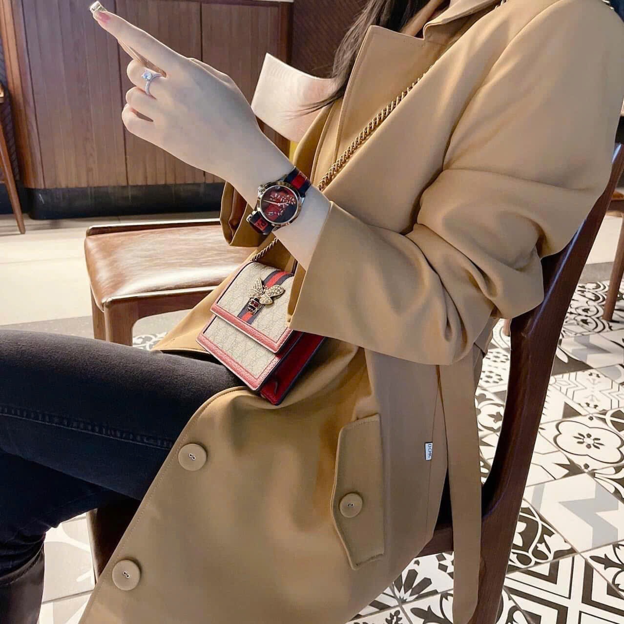 Đồng Hồ Gucci G-Timeless Le Marche Des Merveilles |Nữ |Họa Tiết Rắn |Dây Vải Xanh Dương Đỏ |Máy Pin (Quartz) |Size 38mm |donghogiatot.vn