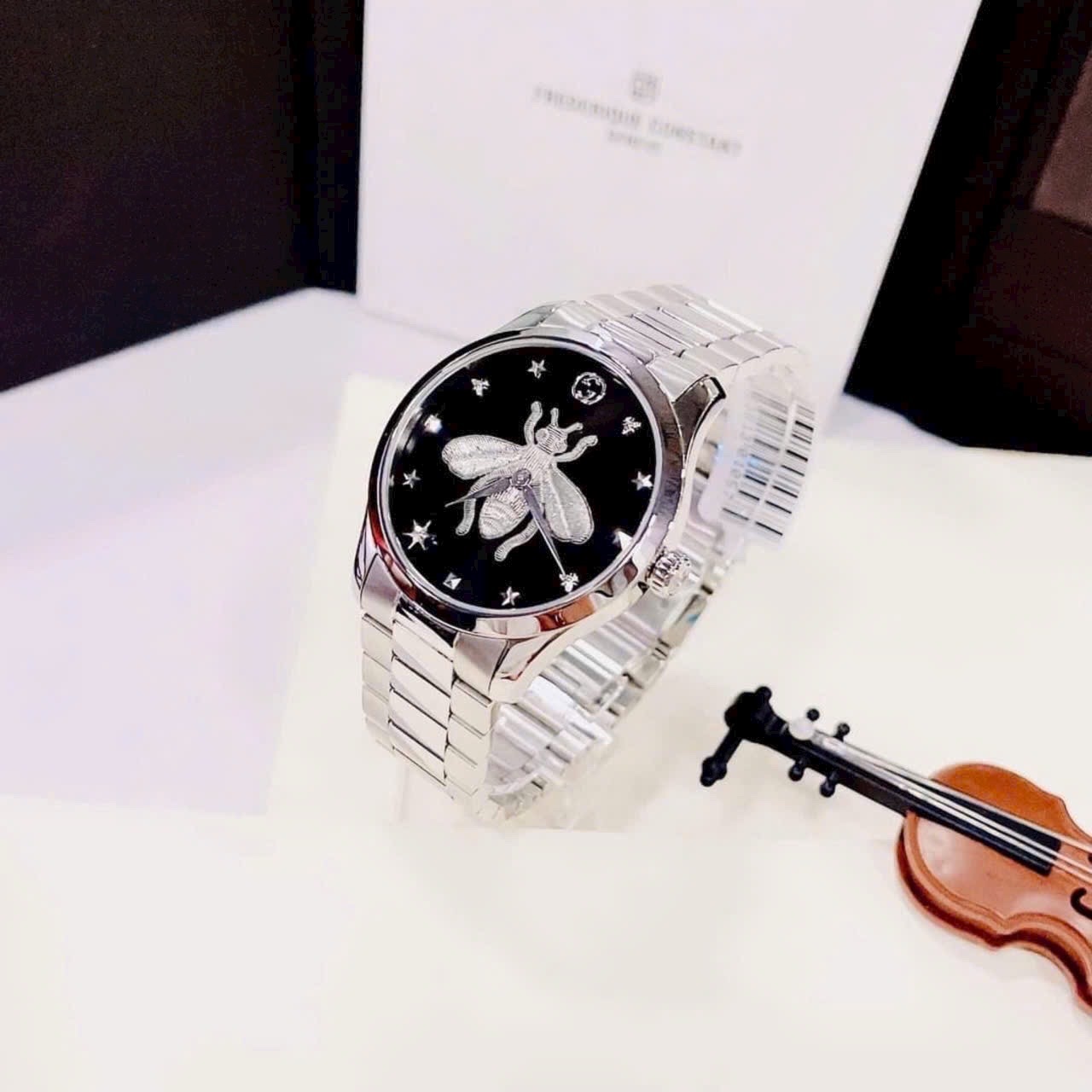 Đồng Hồ Gucci G-Timeless Cat |Nam |Mặt Đen |Hình Chú Ong |Dây Kim Loại Silver |Máy Pin (Quartz) |Size 38mm |donghogiatot.vn