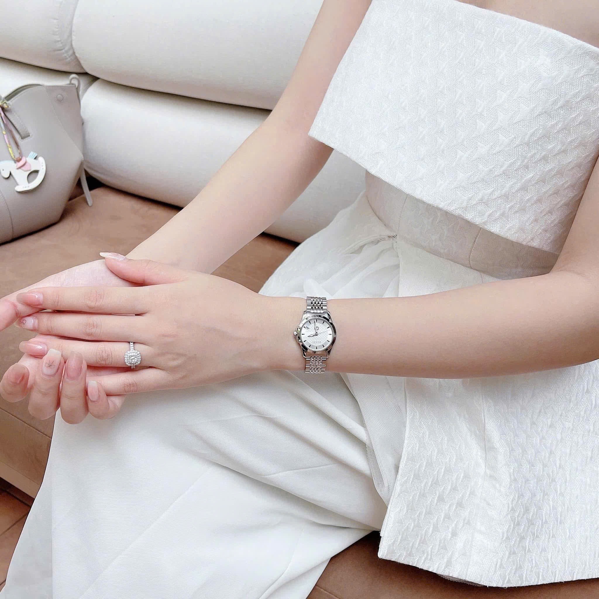 Đồng Hồ Gucci G-Timeless |Nữ Giới |Mặt Màu Trắng |Dây Kim Loại Silver |Máy Pin (Quartz) |Size 28mm |donghogiatot.vn