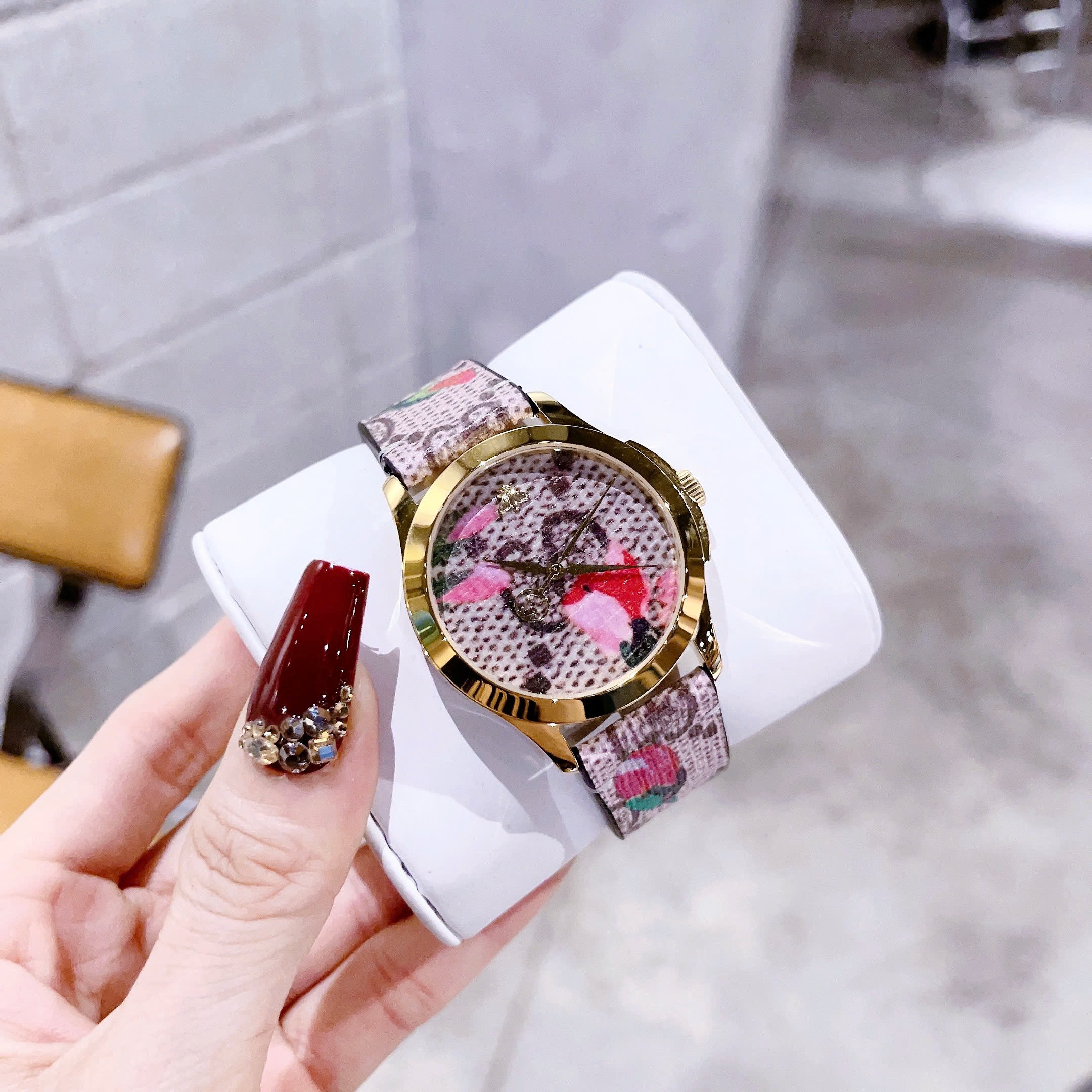 Đồng Hồ Gucci G-Timeless Pink Blooms Print |Nữ |Dây Da Họa Tiết Bông Hoa |Máy Pin (Quartz) |Size 38mm |donghogiatot.vn