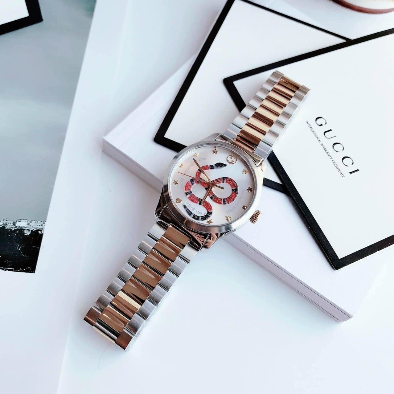 Đồng Hồ Gucci G-Timeless Snake |Nam |Mặt Hình Rắn |Dây Kim Loại Demi Vàng |Máy Pin (Quartz) |Size 38mm |donghogiatot.vn