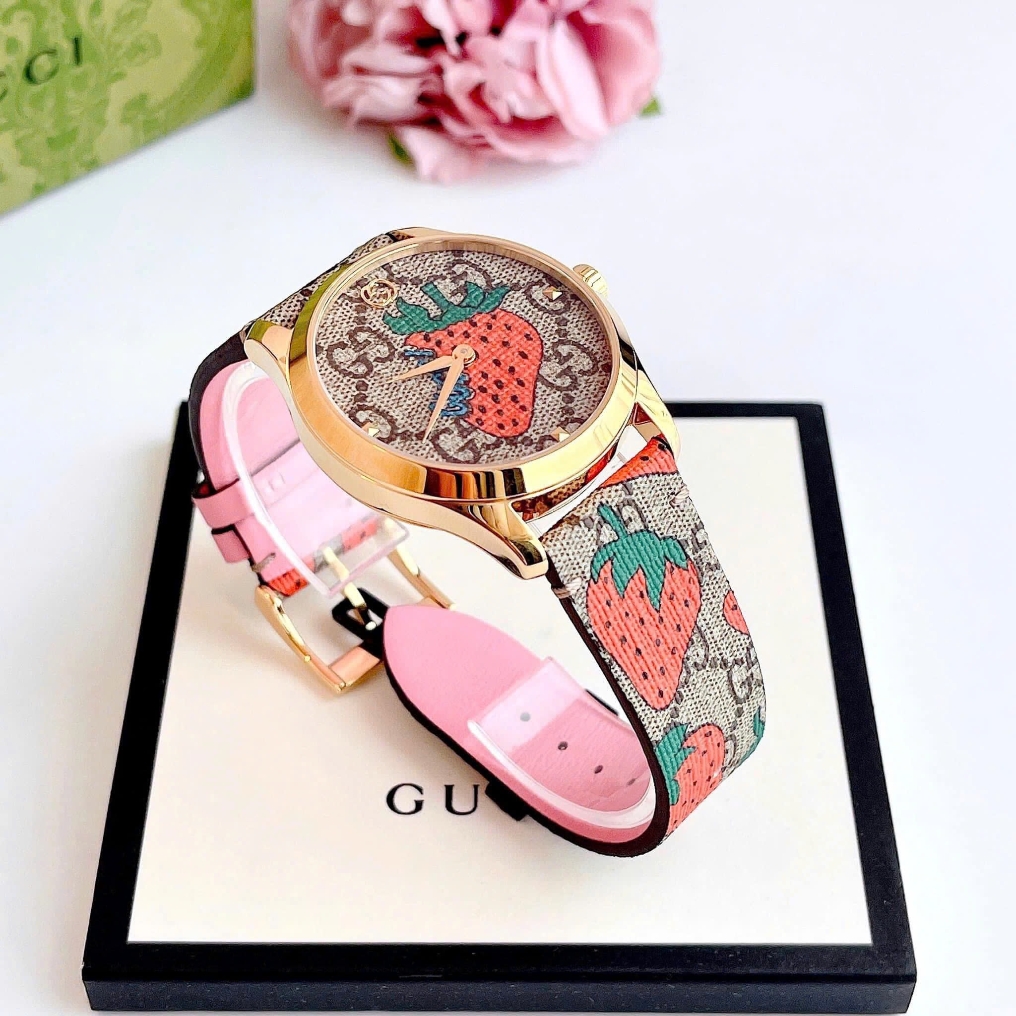 Đồng Hồ Gucci G-Timeless Strawberry |Nữ |Dây Da Họa Tiết Hình Trái Dâu |Máy Pin (Quartz) |Size 38mm |donghogiatot.vn
