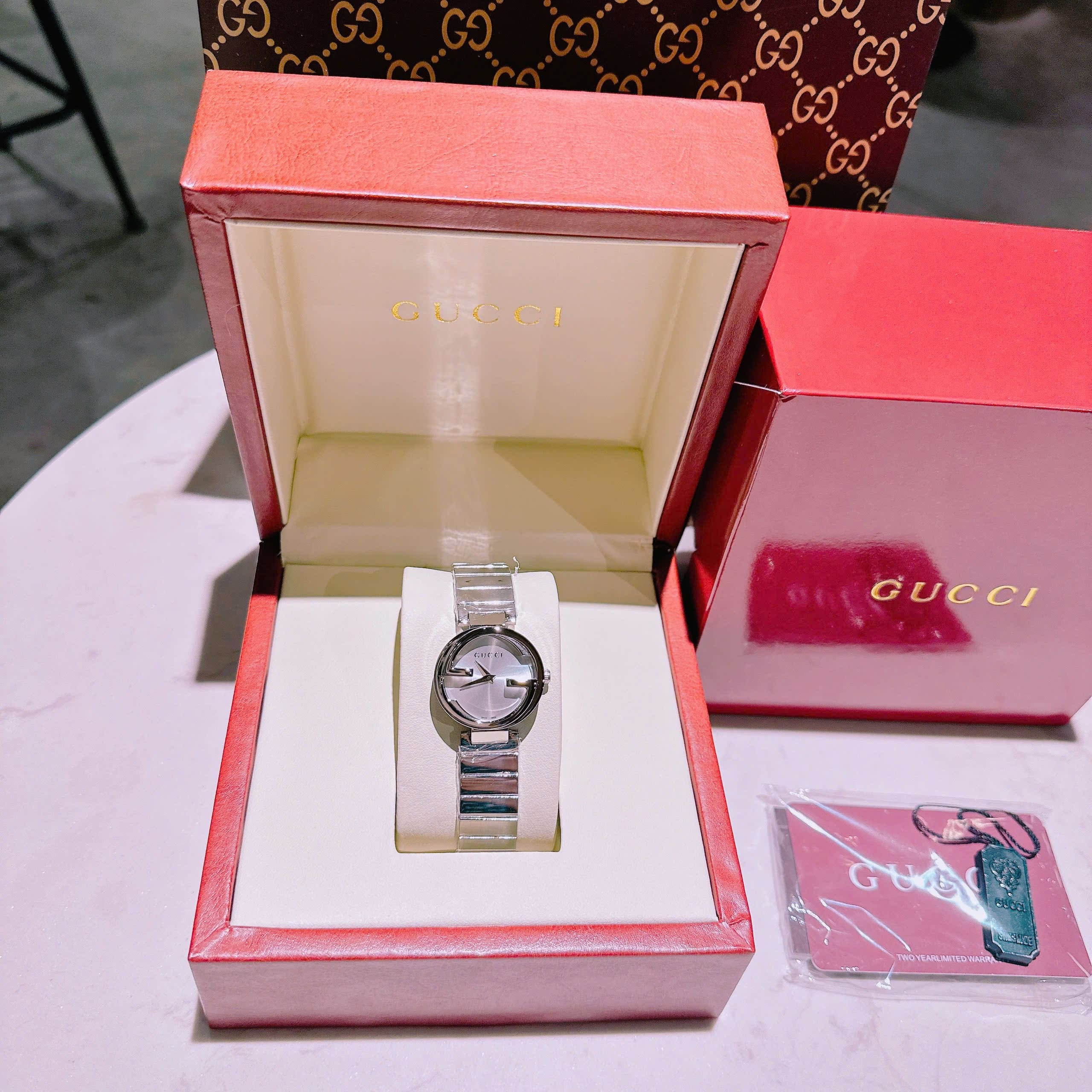 Đồng Hồ Gucci Interlocking |Cặp Đôi |Mặt Tròn Trắng |Dây Kim Loại Silver |Size 36x29mm |donghogiatot.vn