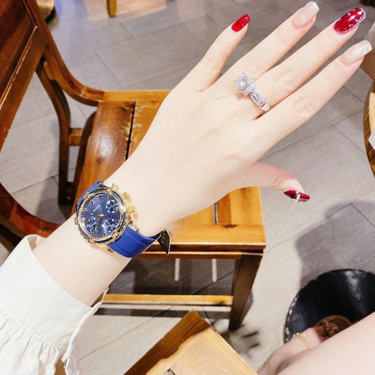 Đồng Hồ Guess 6 Kim |Nữ Giới |Vàng Gold |Dây Sillicone Xanh Dương |Máy Pin (Quartz) |Size 35mm |donghogiatot.vn