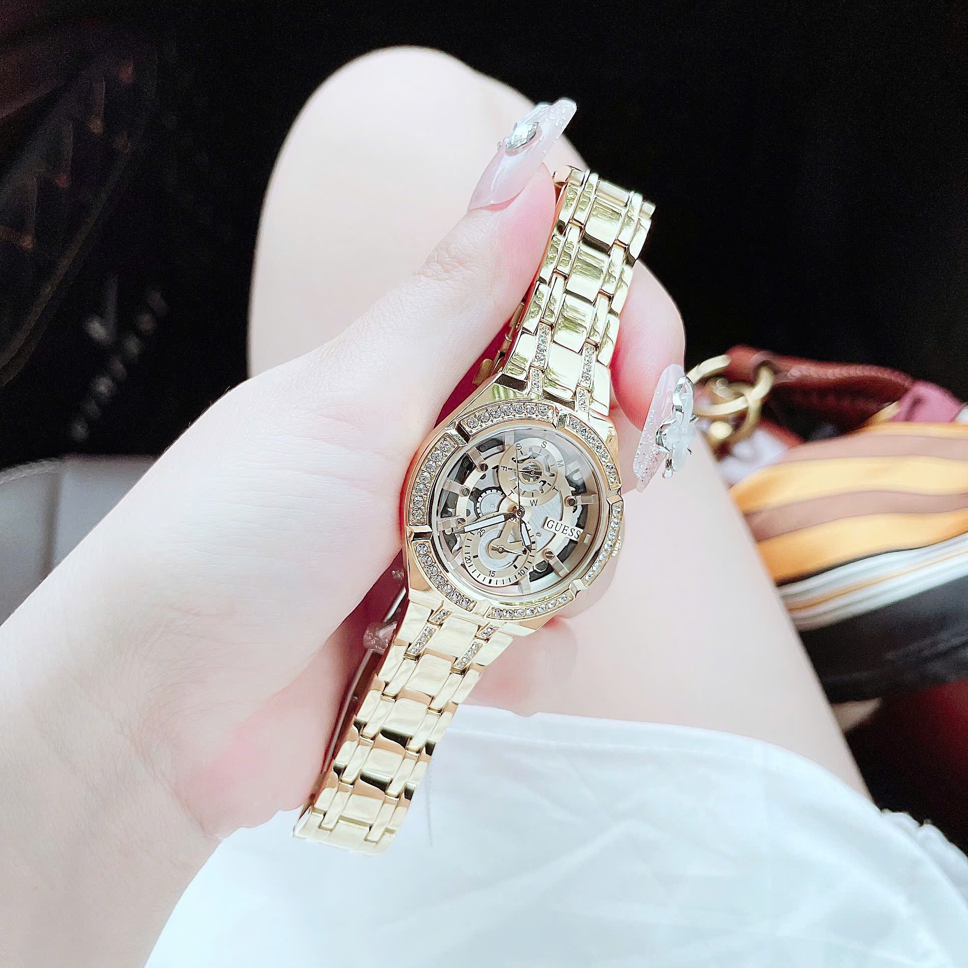 Đồng Hồ Guess Allara |Nữ Giới |Đính Đá |Dây Kim Loại Vàng Gold |Máy Pin (Quartz) |Size 36mm |donghogiatot.vn