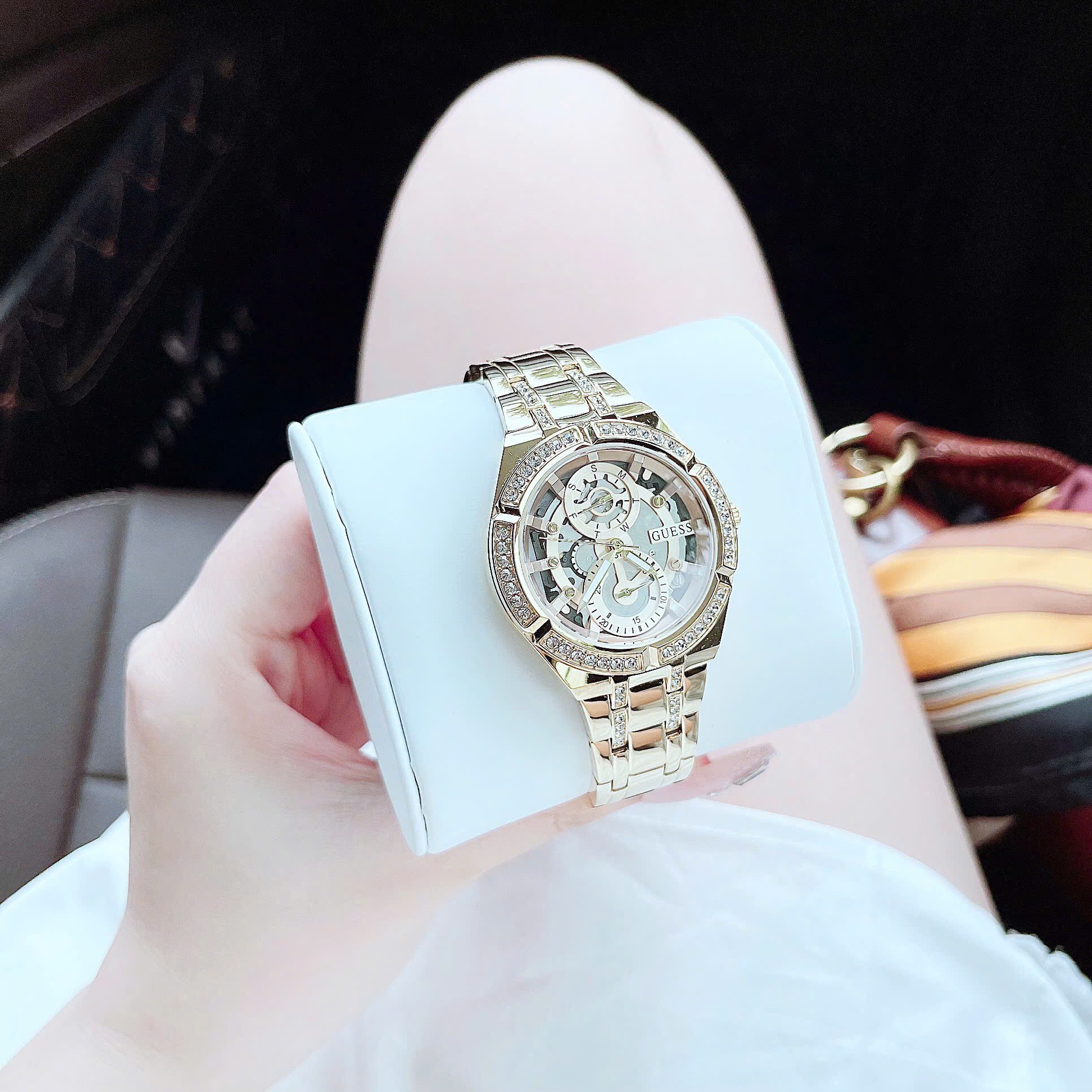 Đồng Hồ Guess Allara |Nữ Giới |Đính Đá |Dây Kim Loại Vàng Gold |Máy Pin (Quartz) |Size 36mm |donghogiatot.vn