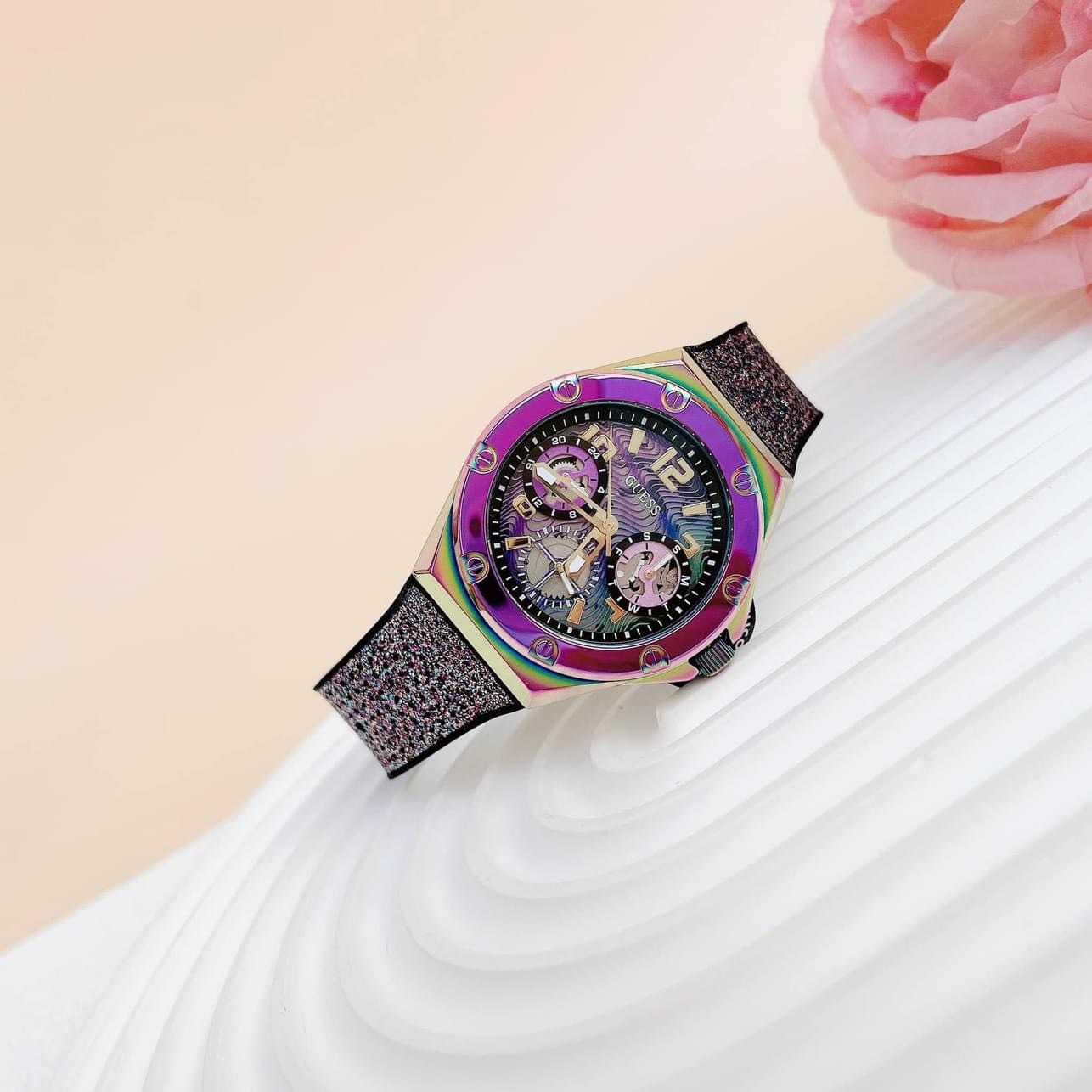 Đồng Hồ Guess Asteria |Nữ Giới |Hologram Tím |Dây Cao Su Xám Nhũ |Máy Pin (Quartz) |Size 40mm |donghogiatot.vn