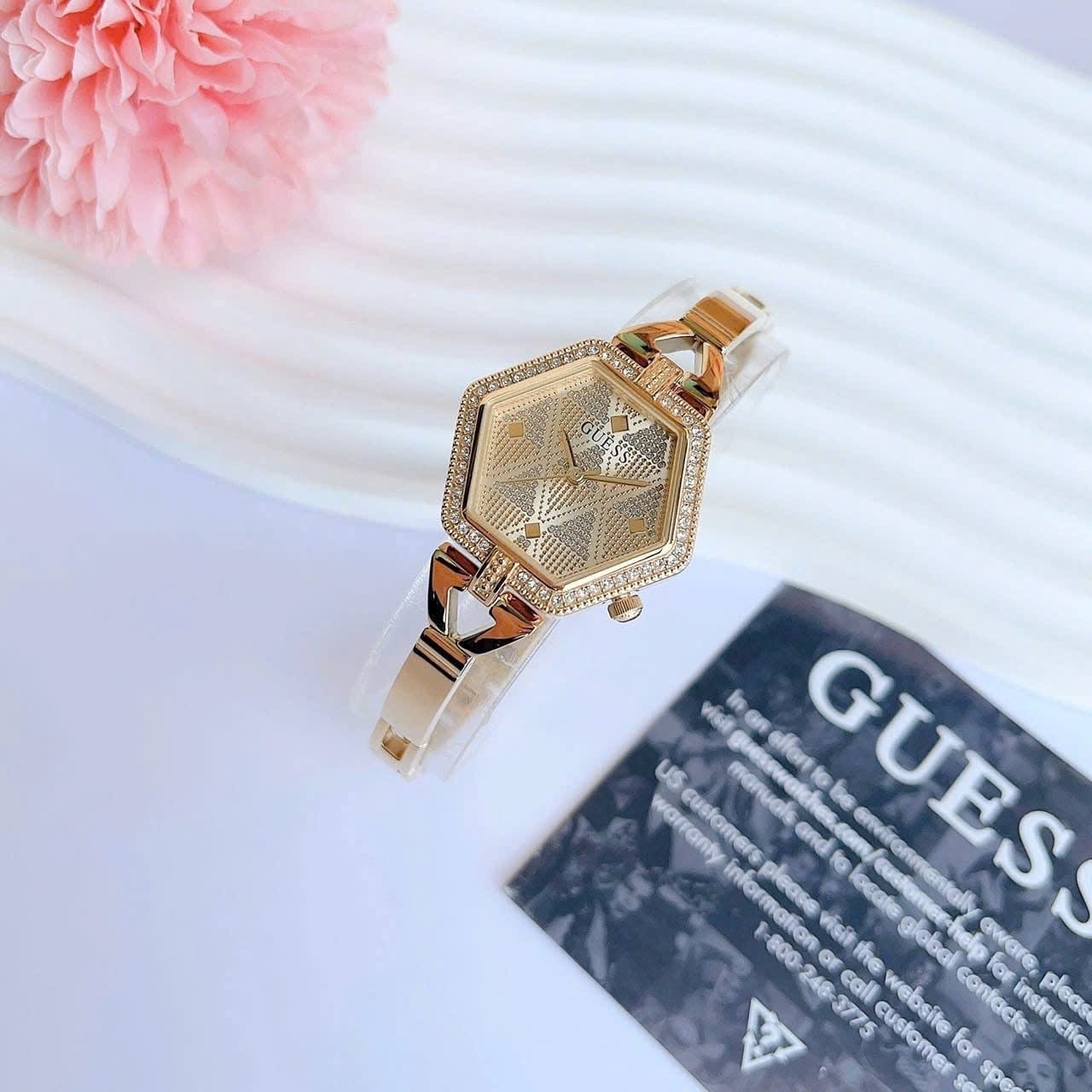 Đồng Hồ Guess Audrey |Nữ Giới |Mặt Lục Giác |Đính Đá |Kiềng Tay Vàng Gold |Máy Pin (Quartz) |Size 28mm |donghogiatot.vn