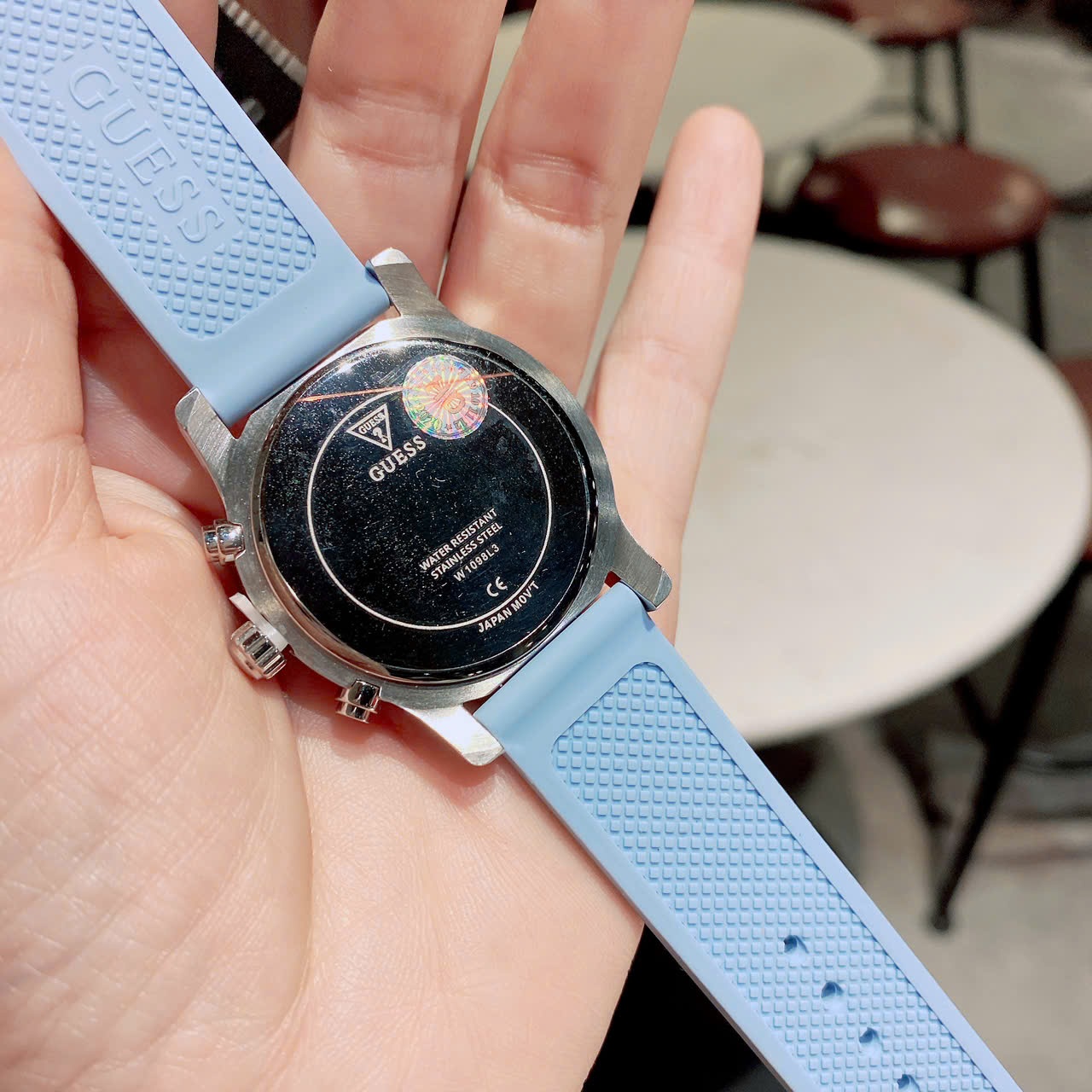 Đồng Hồ Guess Confetti |Nữ Giới |Mặt Đính Đá |Dây Silicone Xanh Dương |Máy Pin (Quartz) |Size 38mm |donghogiatot.vn