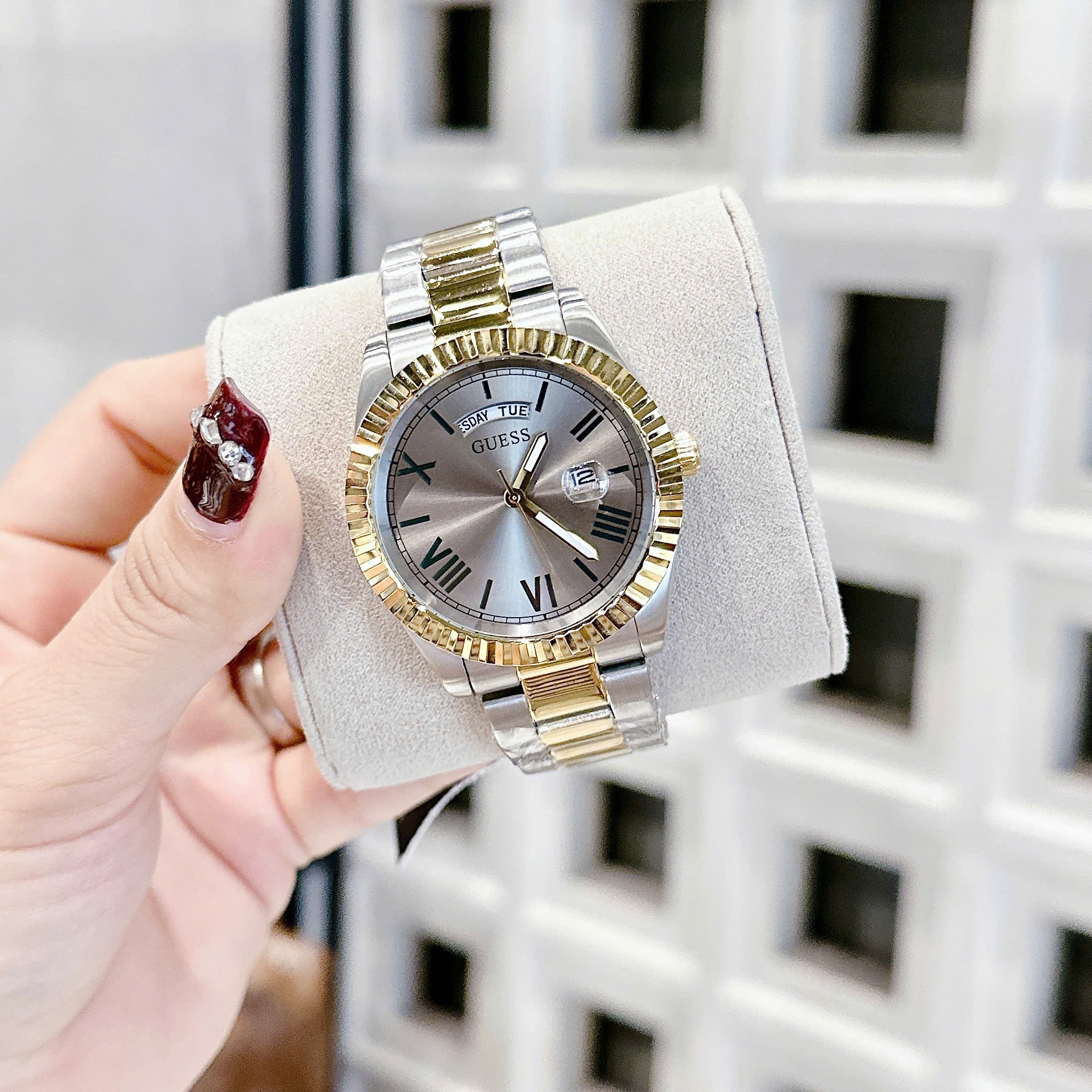 Đồng Hồ Guess Connoisseur |Nam Giới |Mặt Xám |Dây Kim Loại Demi Vàng |Máy Pin (Quartz) |Size 42mm |donghogiatot.vn