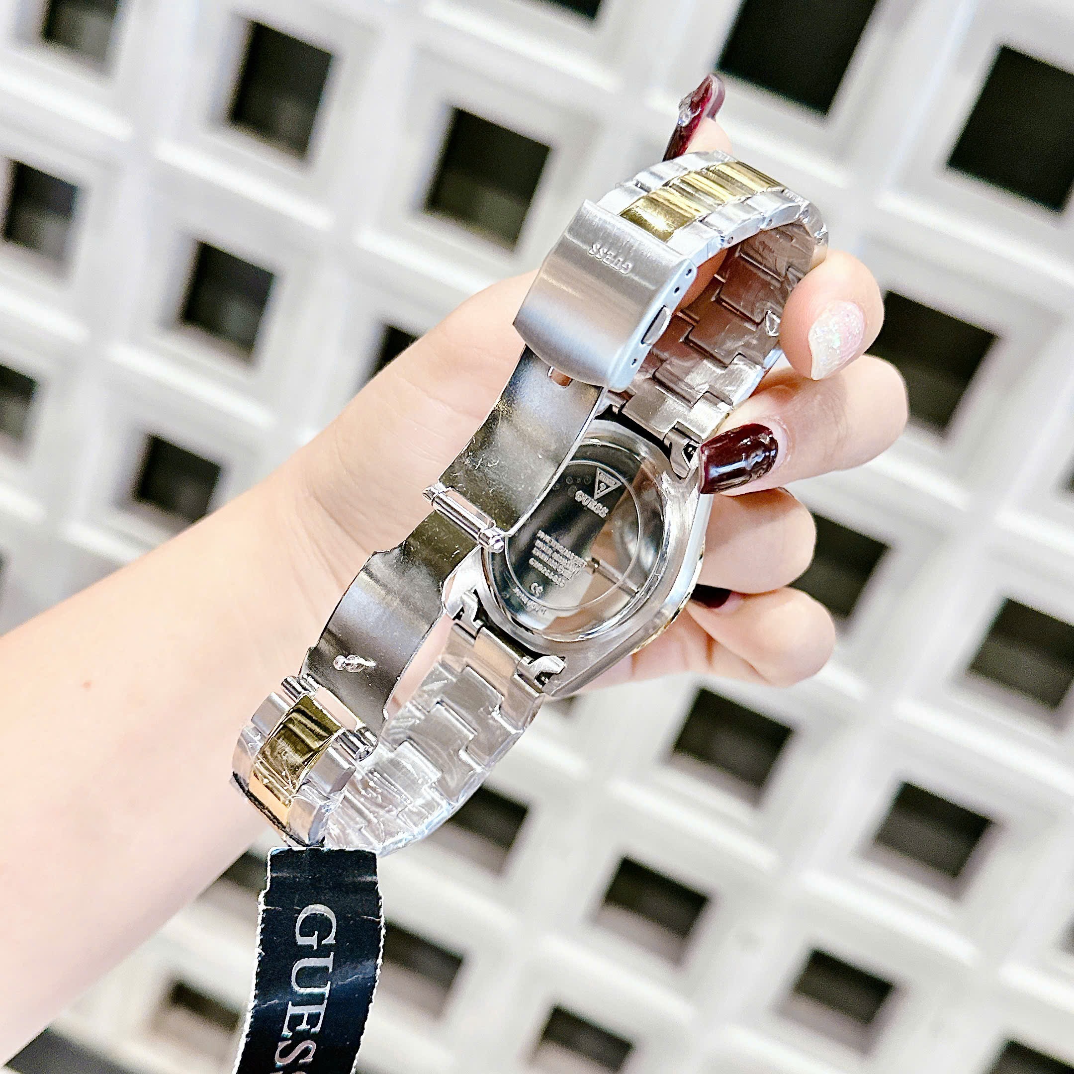 Đồng Hồ Guess Connoisseur |Nam Giới |Mặt Xám |Dây Kim Loại Demi Vàng |Máy Pin (Quartz) |Size 42mm |donghogiatot.vn