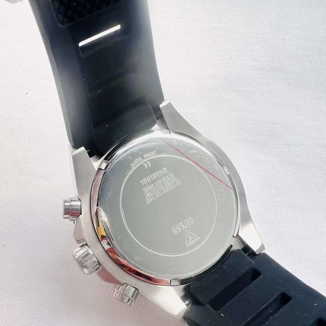 Đồng Hồ Guess Cut-thru |Nam Giới |Trắng Silver |Dây Cao Su Đen |Máy Pin (Quartz) |Size 44mm |donghogiatot.vn