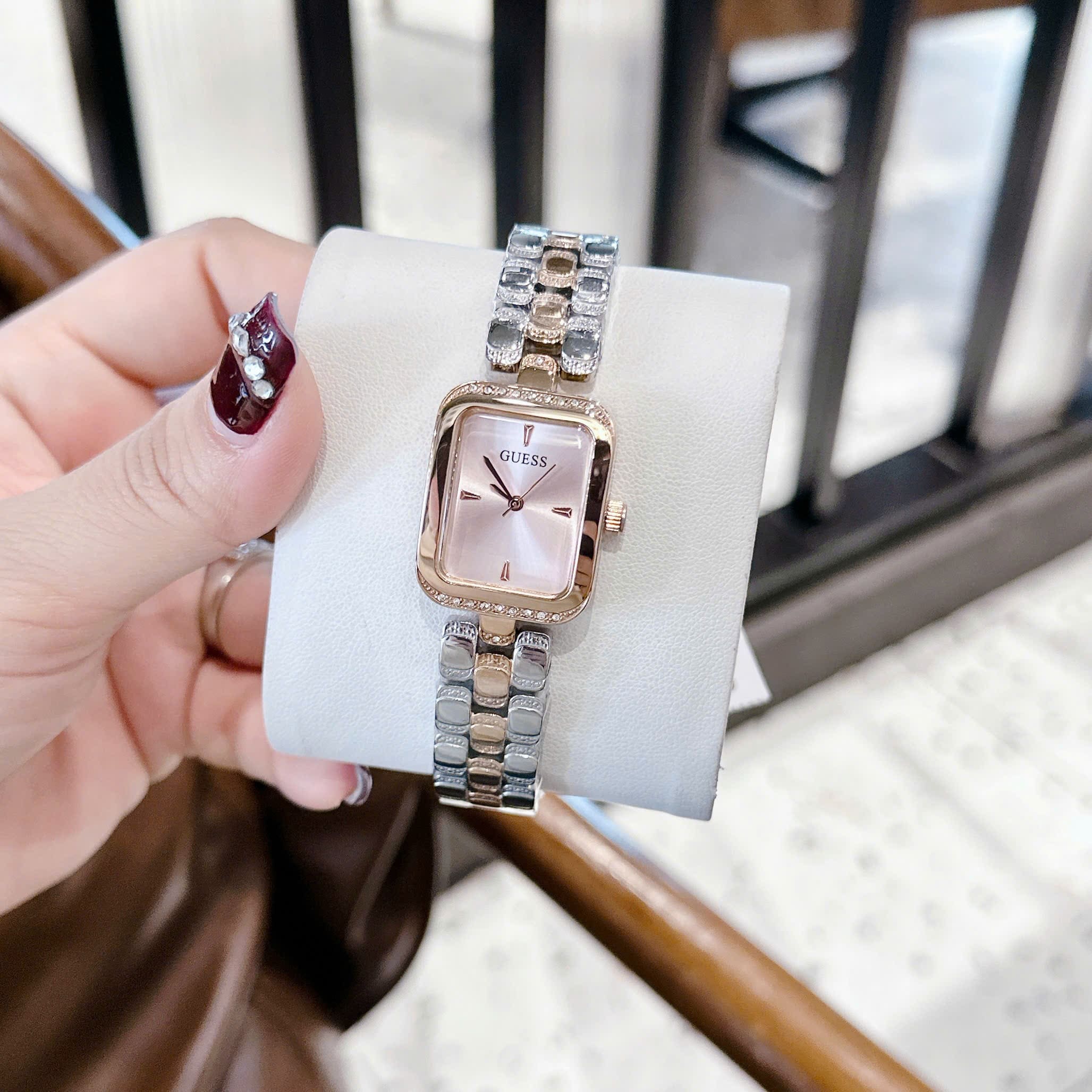 Đồng Hồ Guess Damenuhr |Nữ Giới |Mặt Chữ Nhật Hồng |Dây Kim Loại Demi Rose Gold |Máy Pin (Quartz) |Size 22mm |donghogiatot.vn