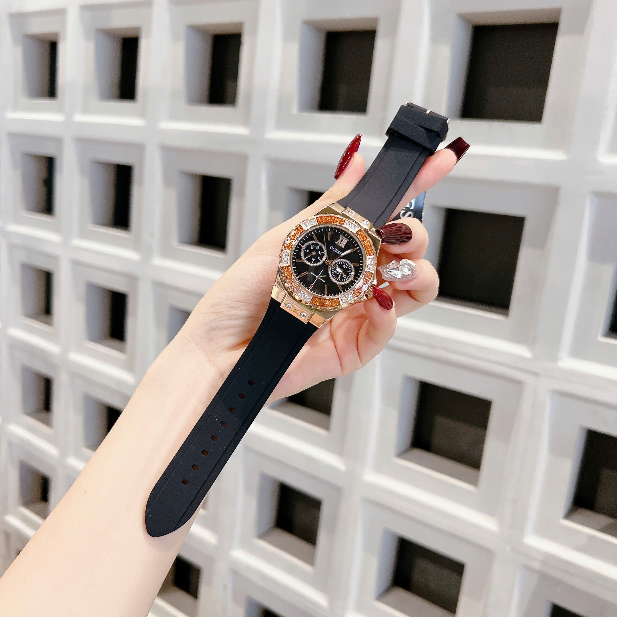 Đồng Hồ Guess Dáng Hublot |Nữ Giới |Rose Gold |Đính Đá |Dây Cao Su Đen |Máy Pin (Quartz) |Size 36mm |donghogiatot.vn